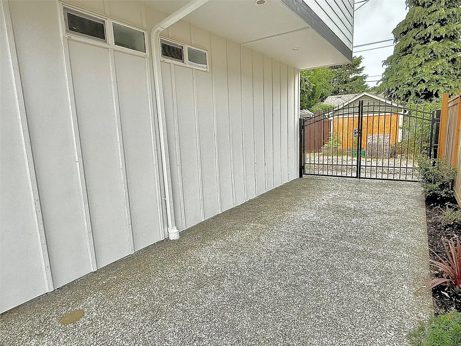 708 N 102nd , Seattle, WA 98133