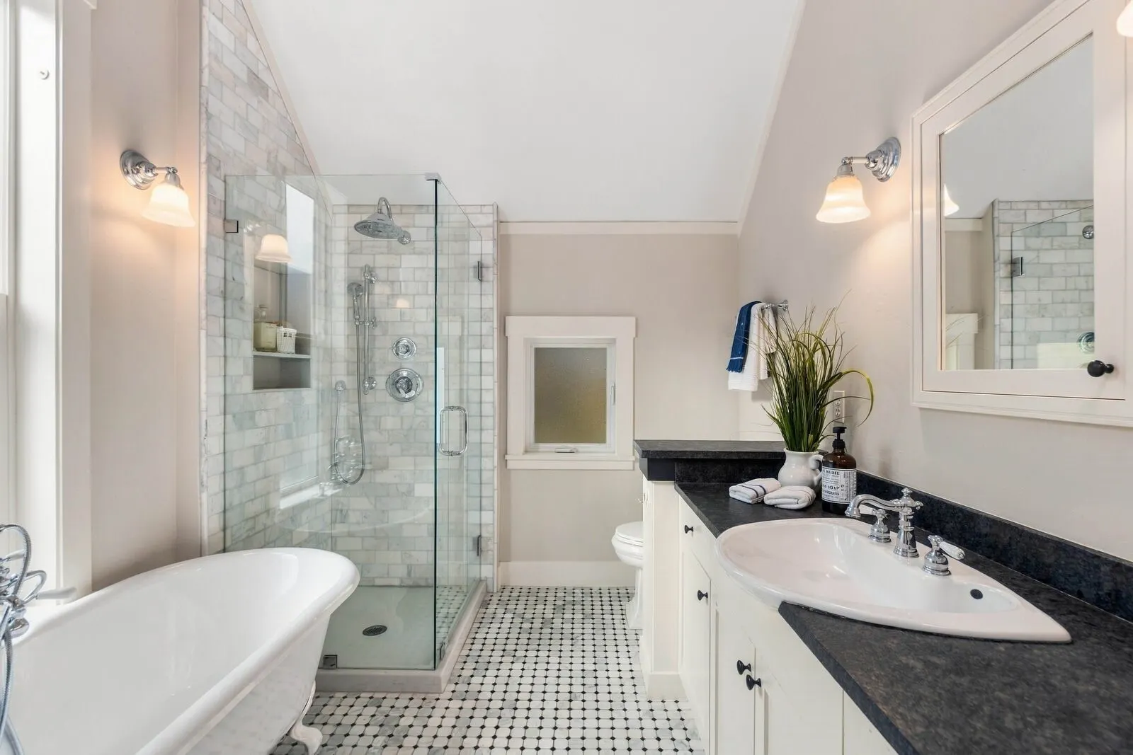 13420 NE 111th Court , Redmond, WA 98052