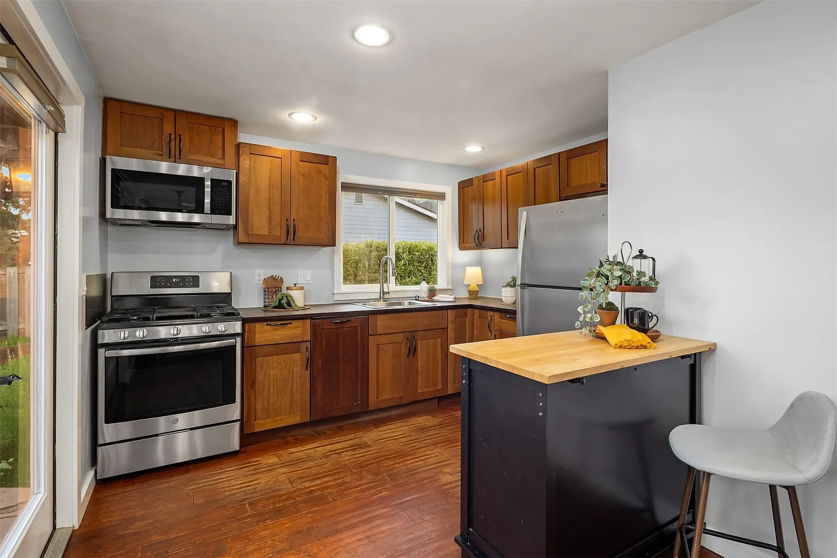 12427 NE 157th Street , Woodinville, WA 98072