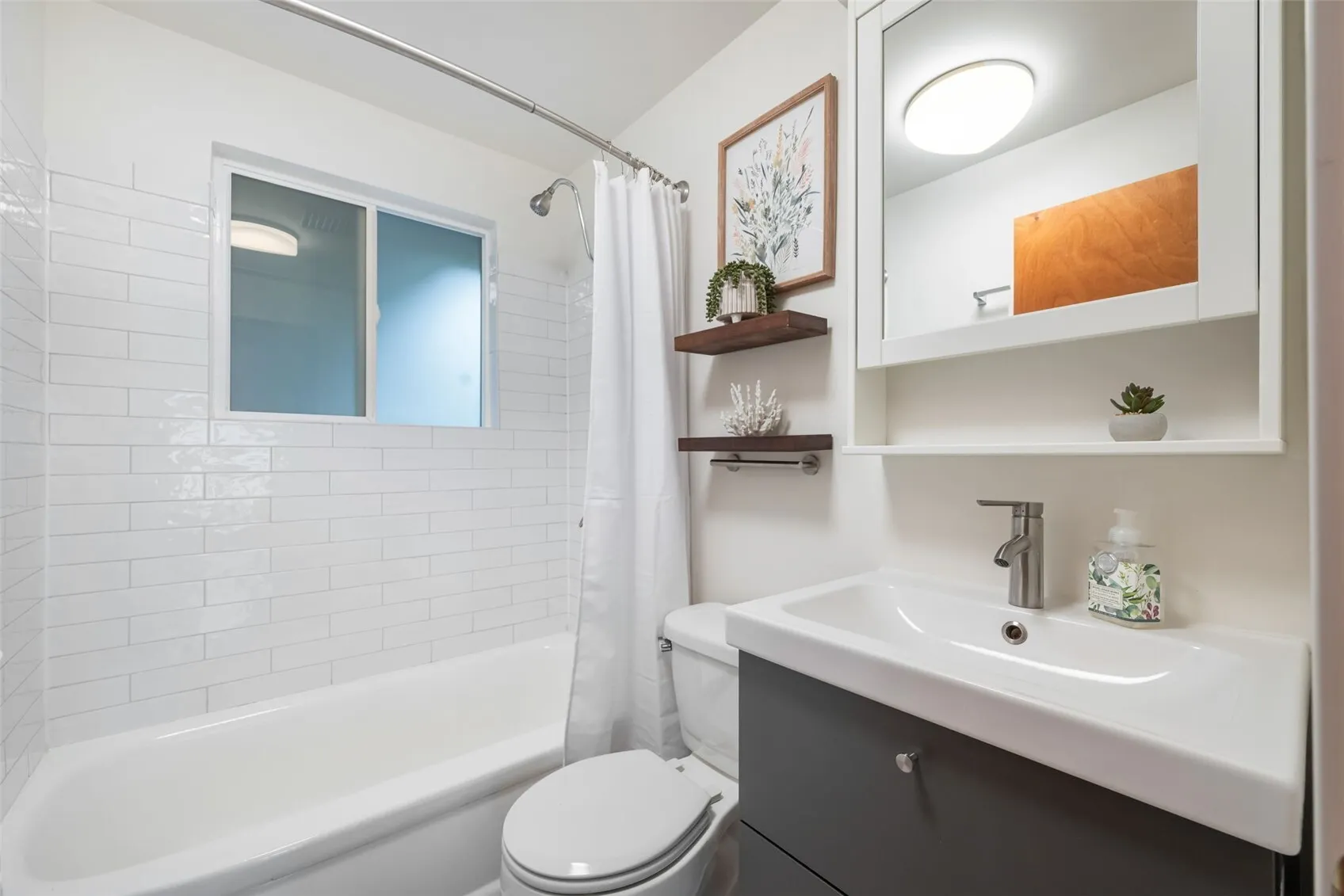 5031 39th Avenue NE, Seattle, WA 98105
