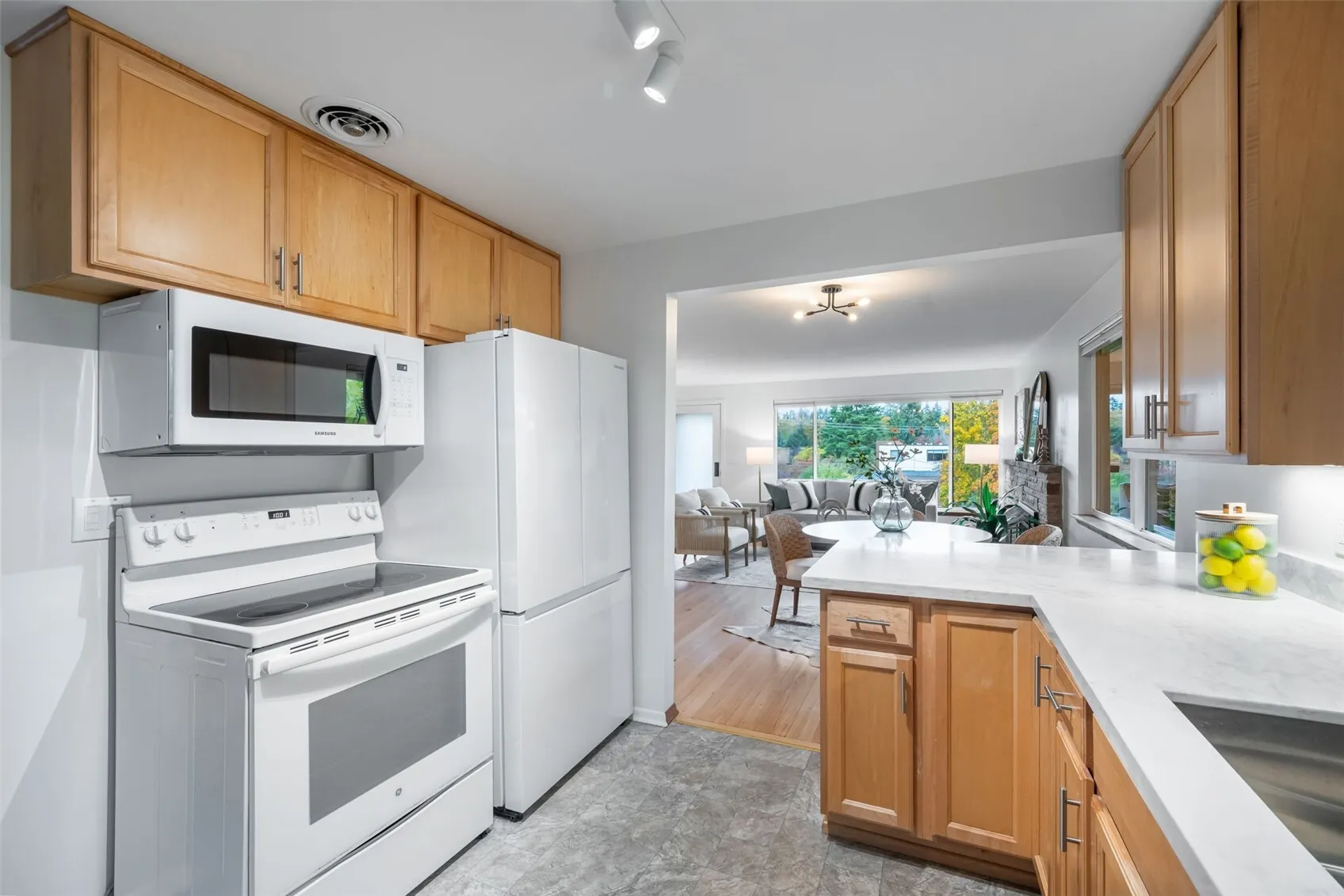 5031 39th Avenue NE, Seattle, WA 98105