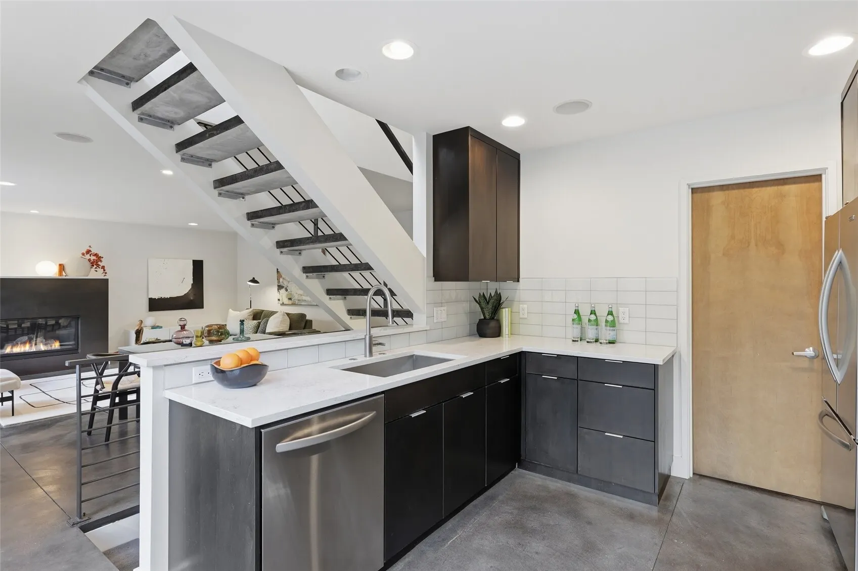 2601 3rd Avenue W, Seattle, WA 98119