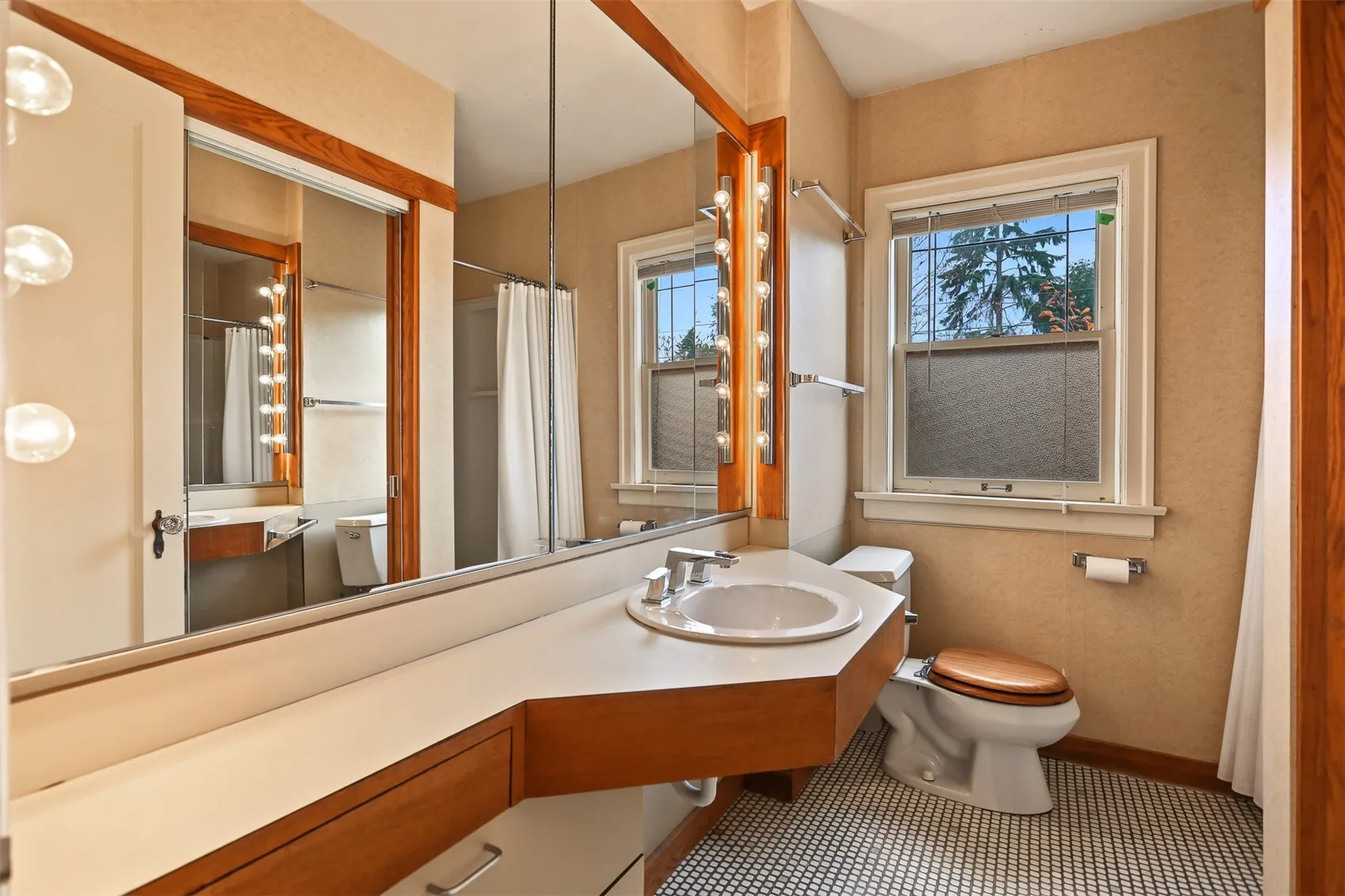 2918 NW Esplanade , Seattle, WA 98117