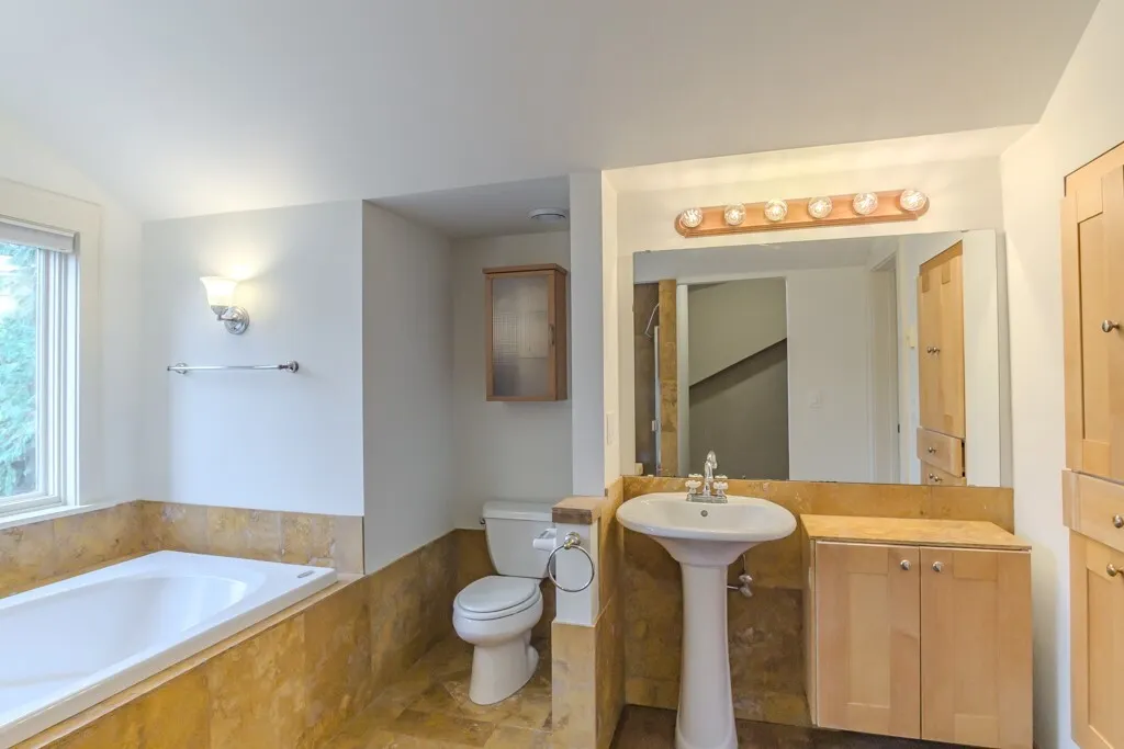 6275 20th Avenue NE, Seattle, WA 98115