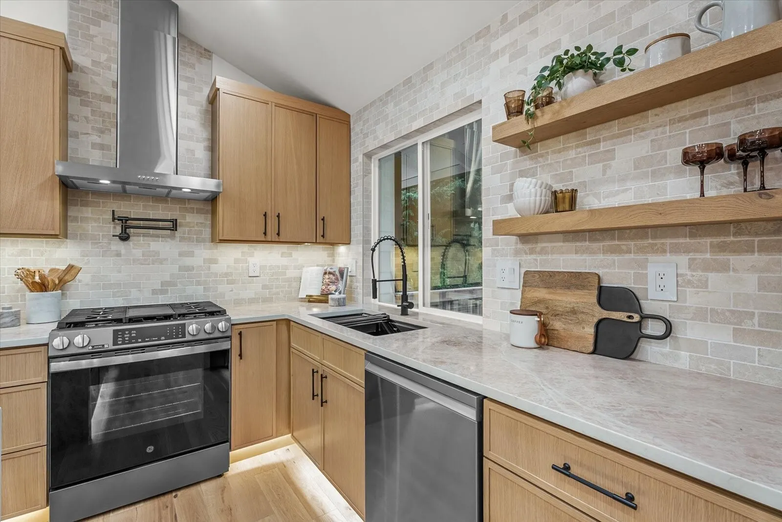 12916 NE 136th Place , Kirkland, WA 98034