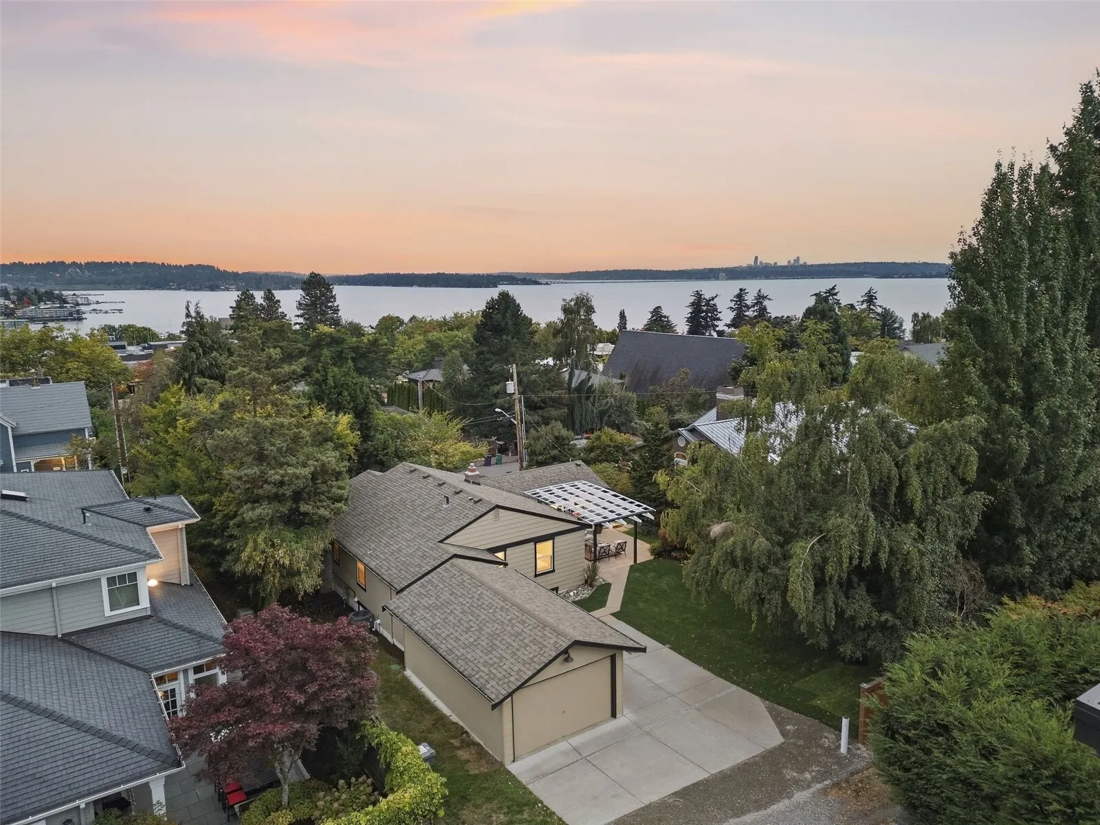 124 6th Avenue , Kirkland, WA 98033