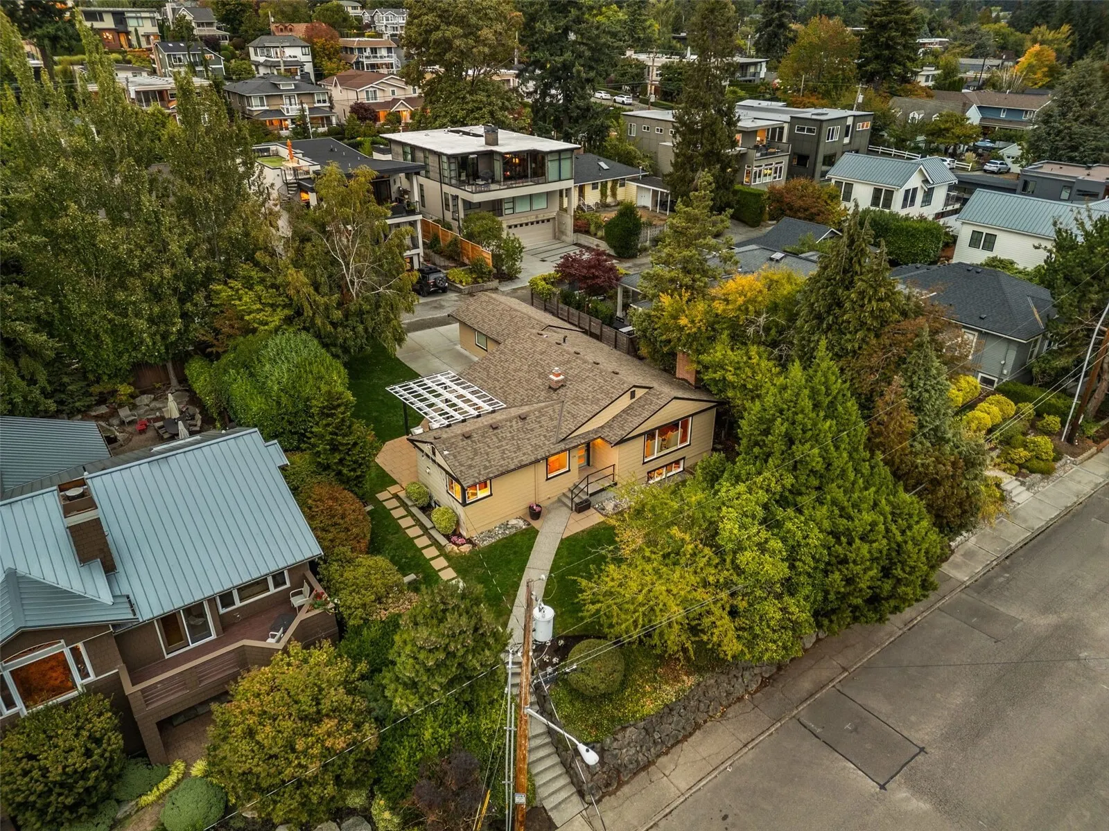 124 6th Avenue , Kirkland, WA 98033