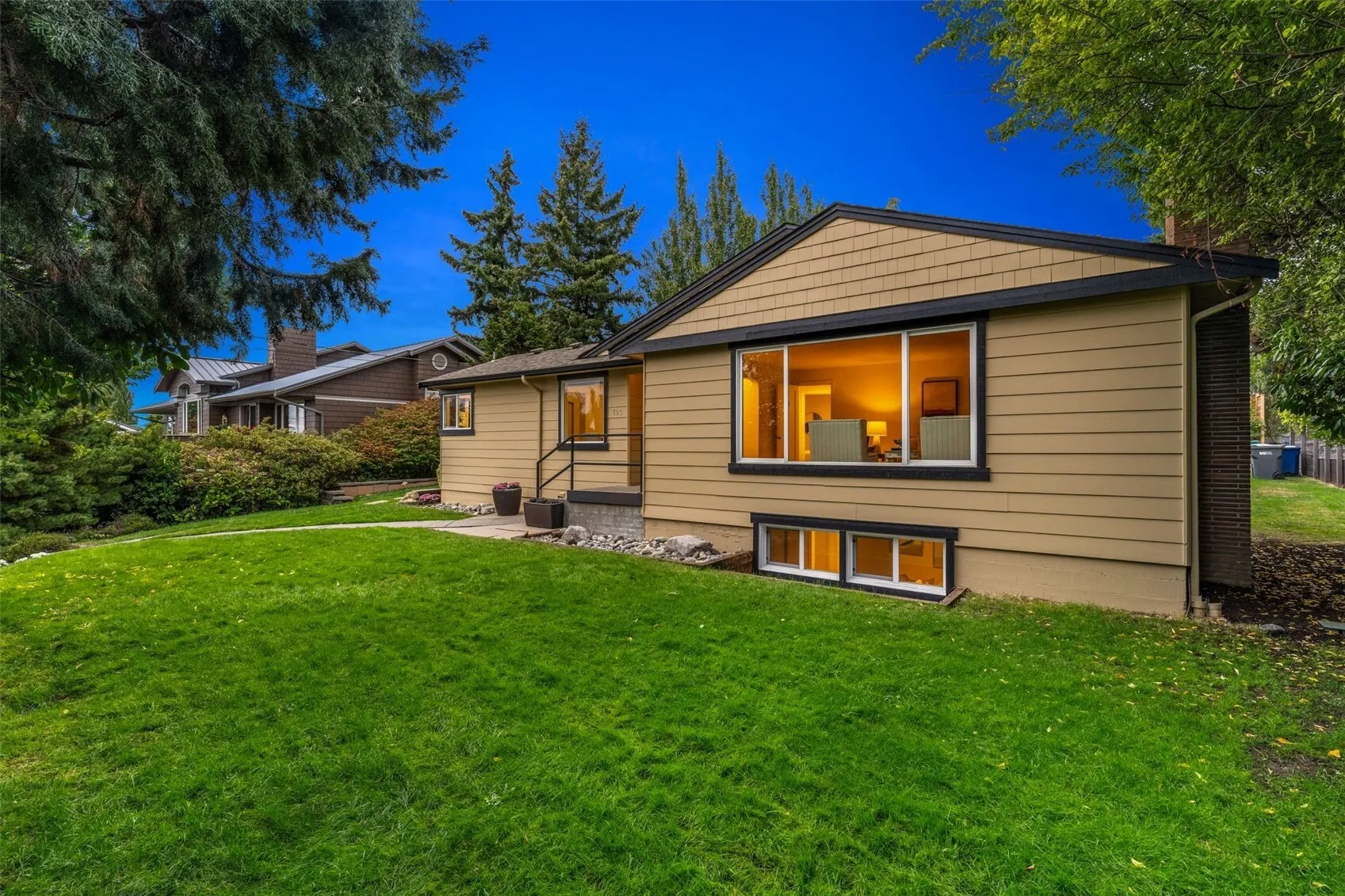 124 6th Avenue , Kirkland, WA 98033