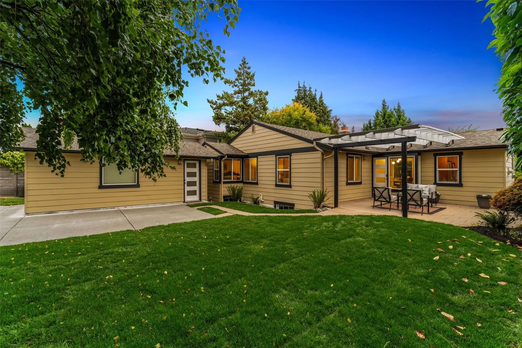 124 6th Avenue , Kirkland, WA 98033