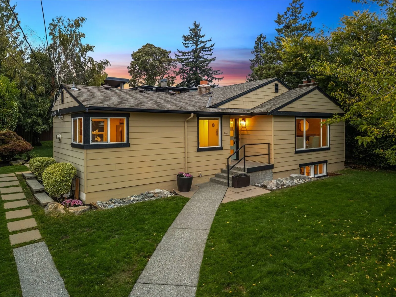 124 6th Avenue , Kirkland, WA 98033