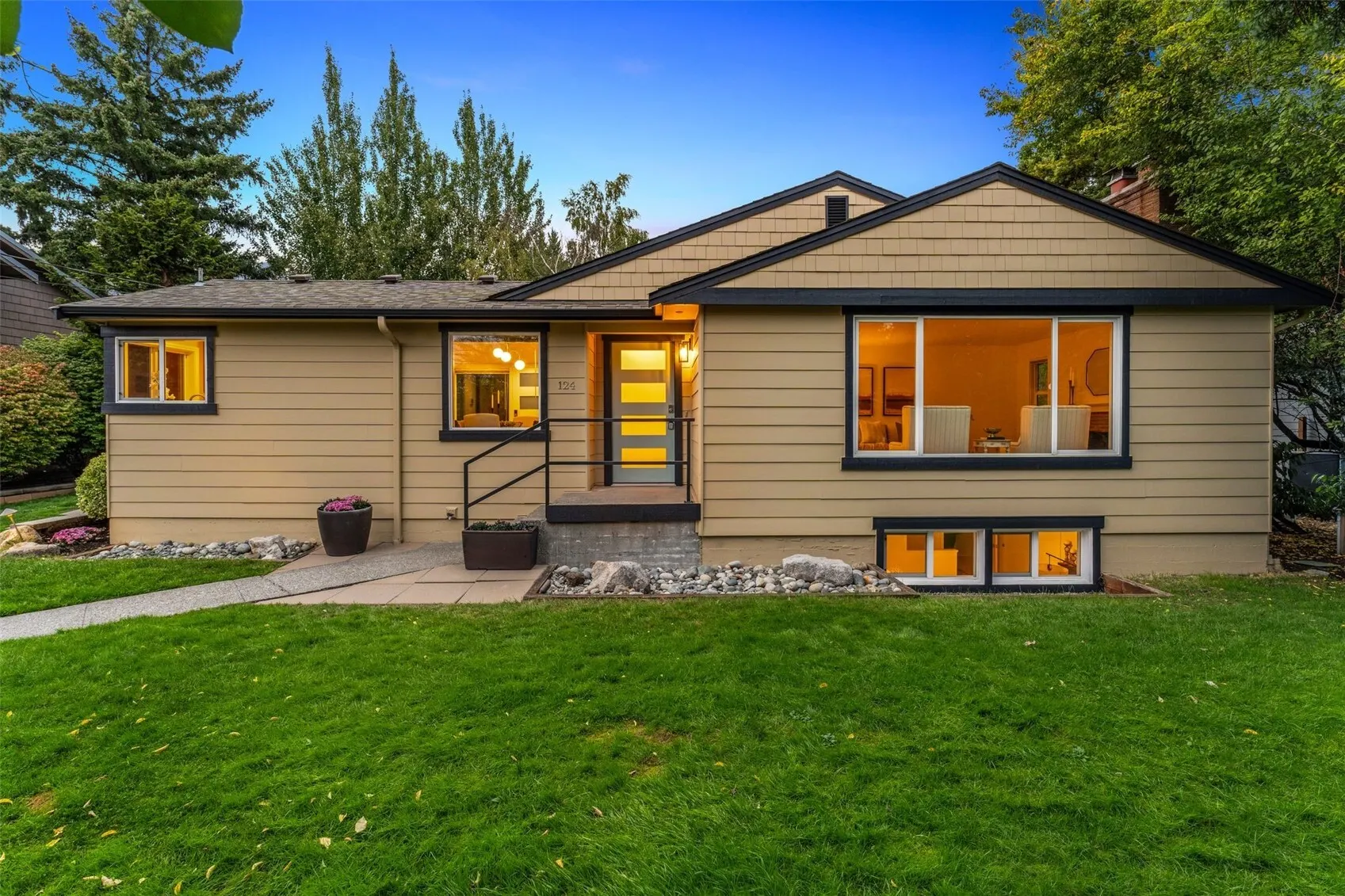 124 6th Avenue , Kirkland, WA 98033