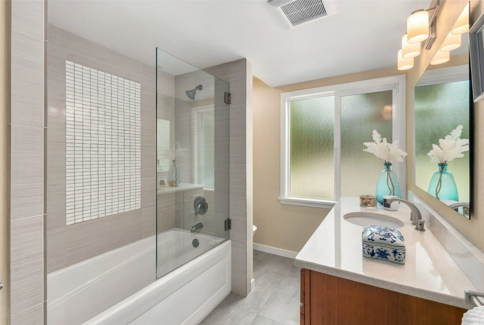 124 6th Avenue , Kirkland, WA 98033