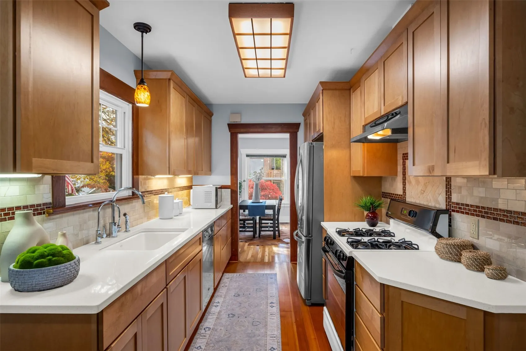4464 Whitman Avenue N, Seattle, WA 98103