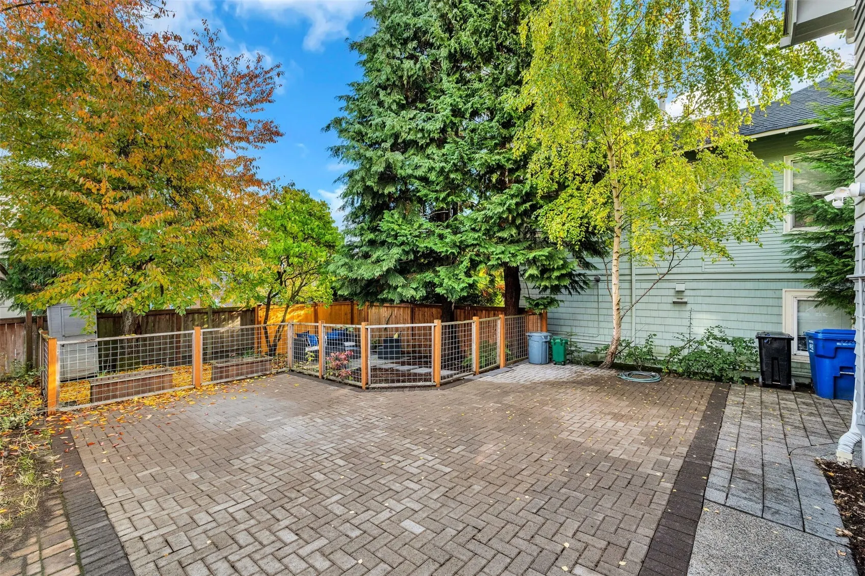 4464 Whitman Avenue N, Seattle, WA 98103