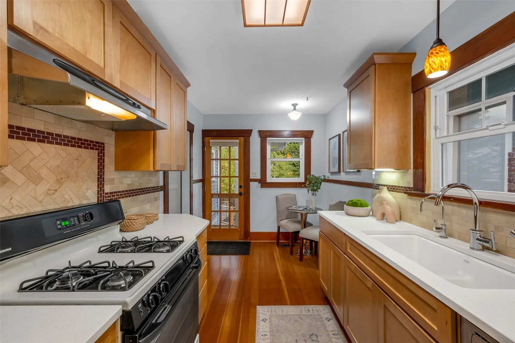 4464 Whitman Avenue N, Seattle, WA 98103