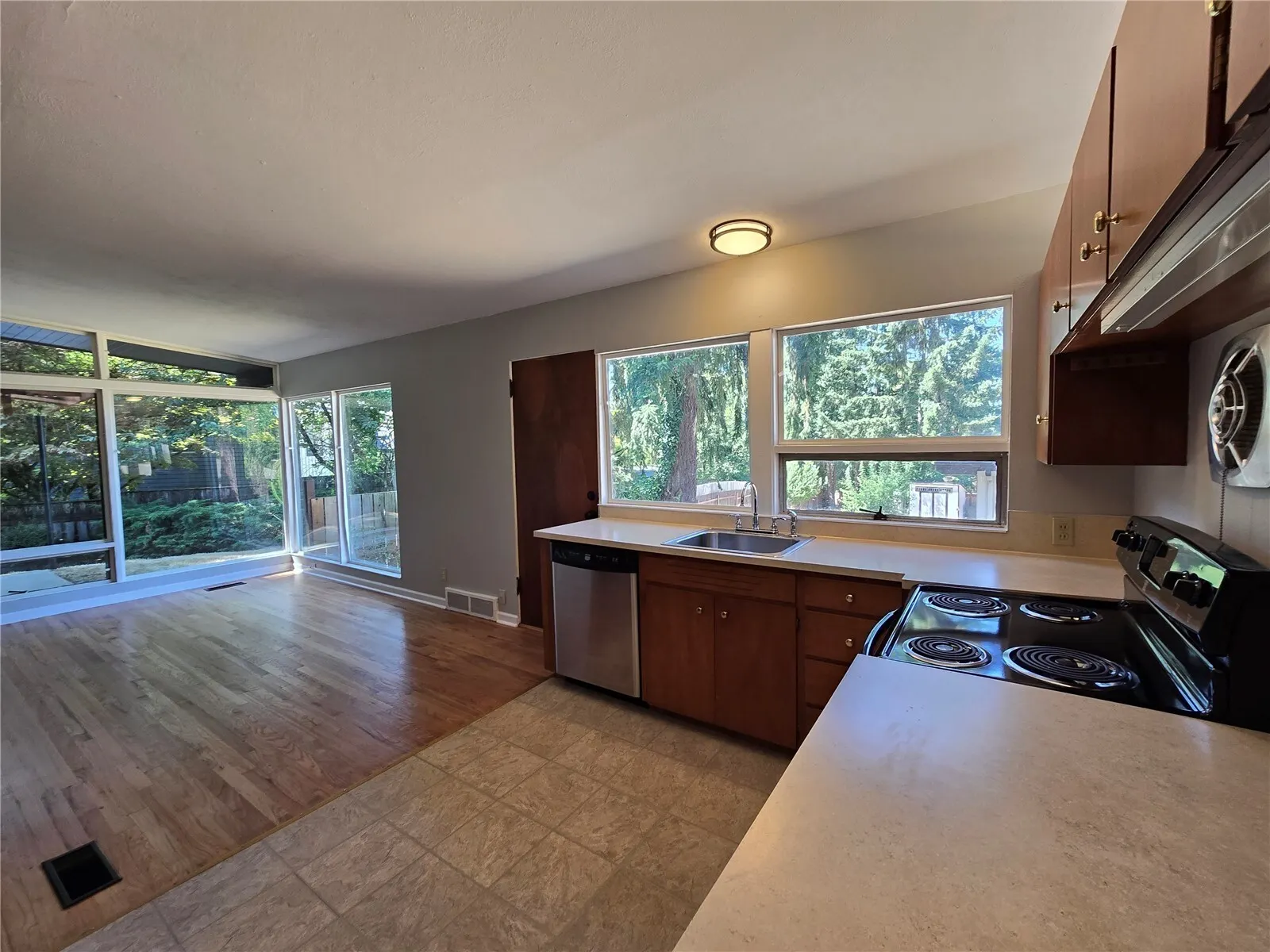 4545 119th Avenue SE, Bellevue, WA 98006