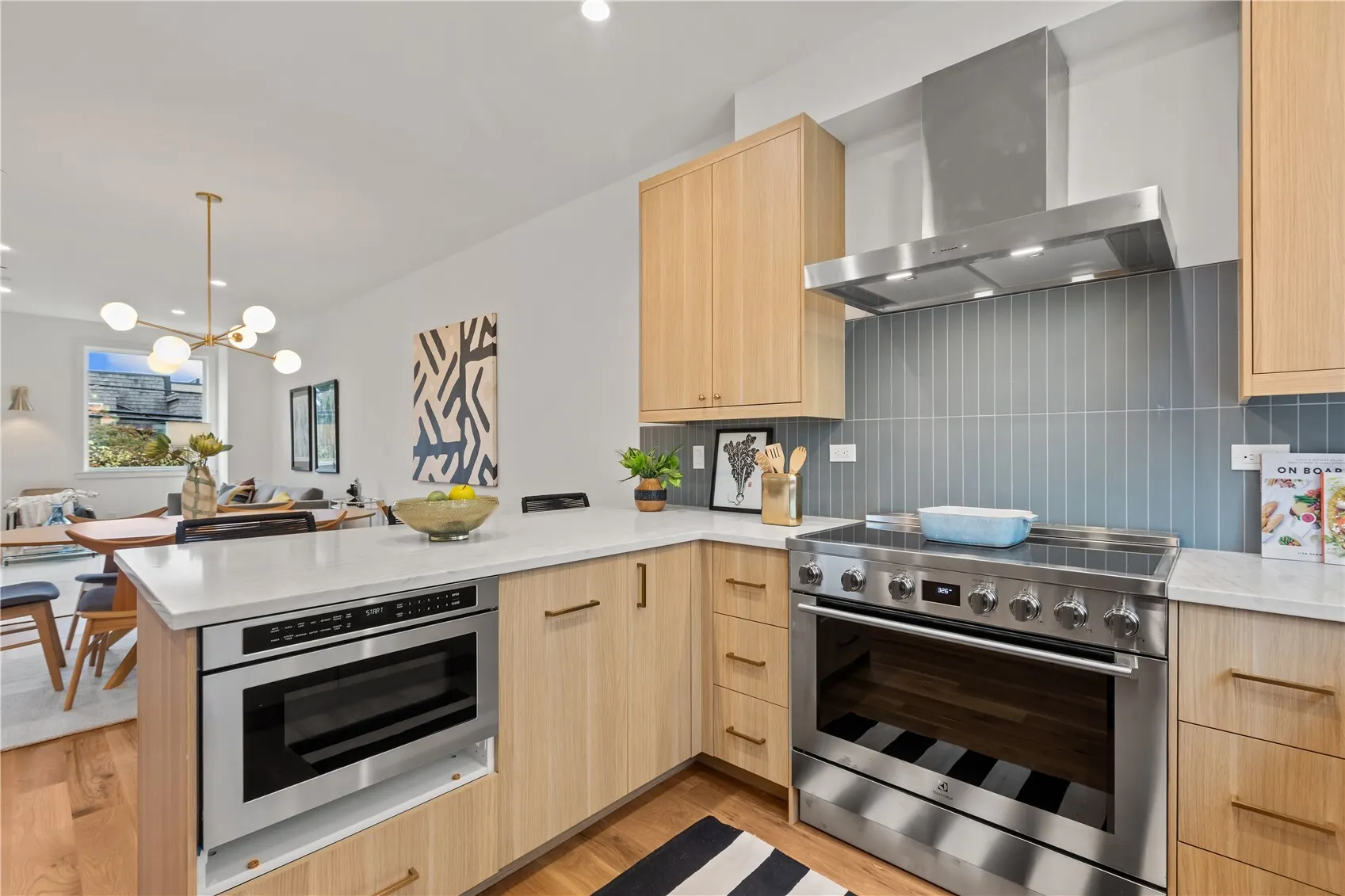 725 N 45th Street , Seattle, WA 98103