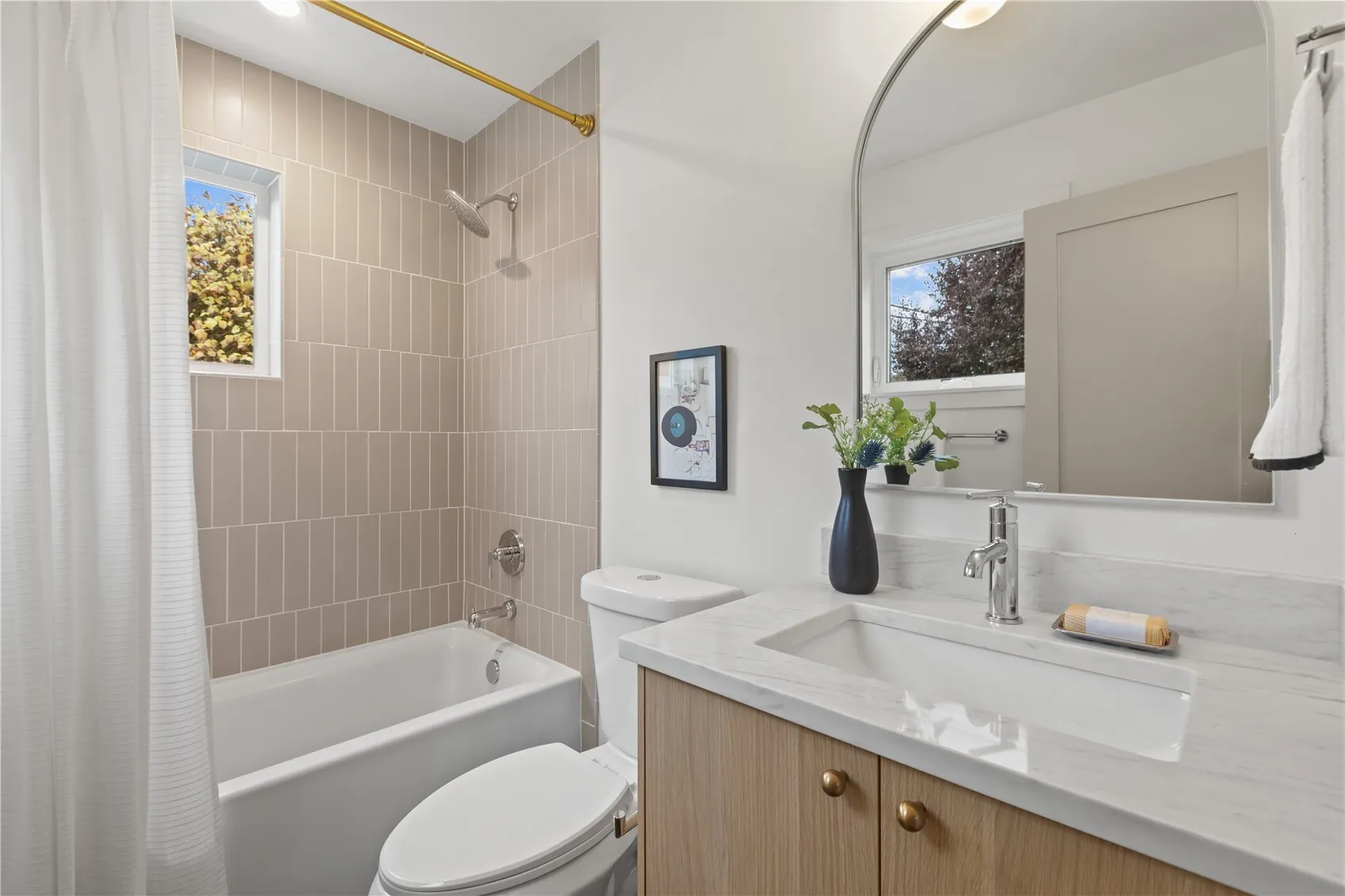 725 N 45th Street , Seattle, WA 98103