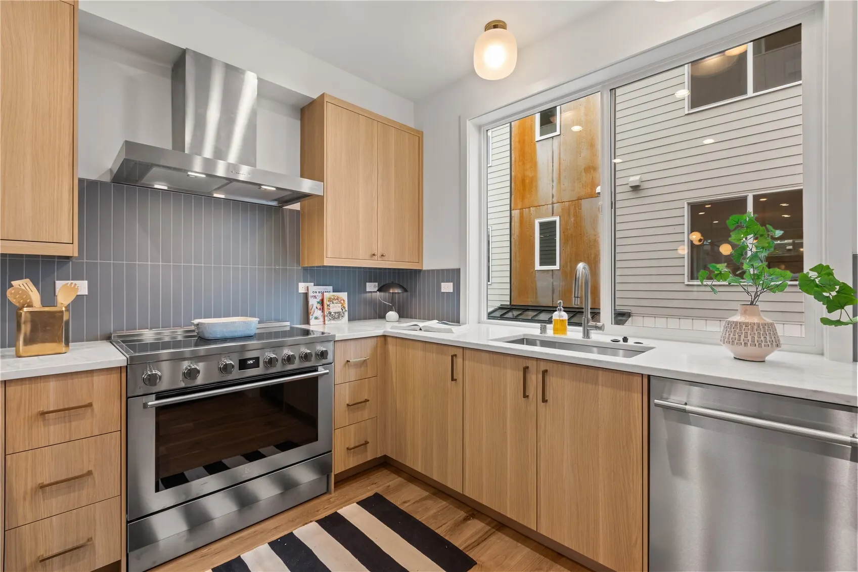 725 N 45th Street , Seattle, WA 98103