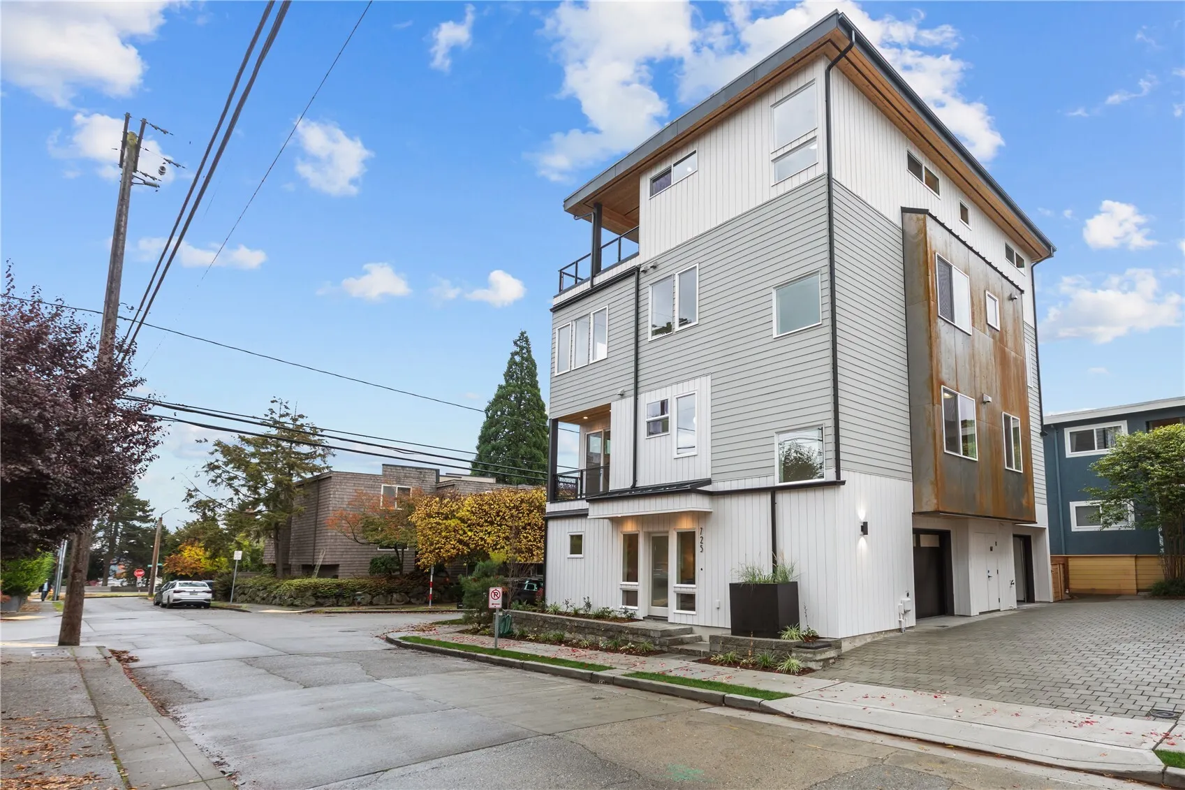 725 N 45th Street , Seattle, WA 98103