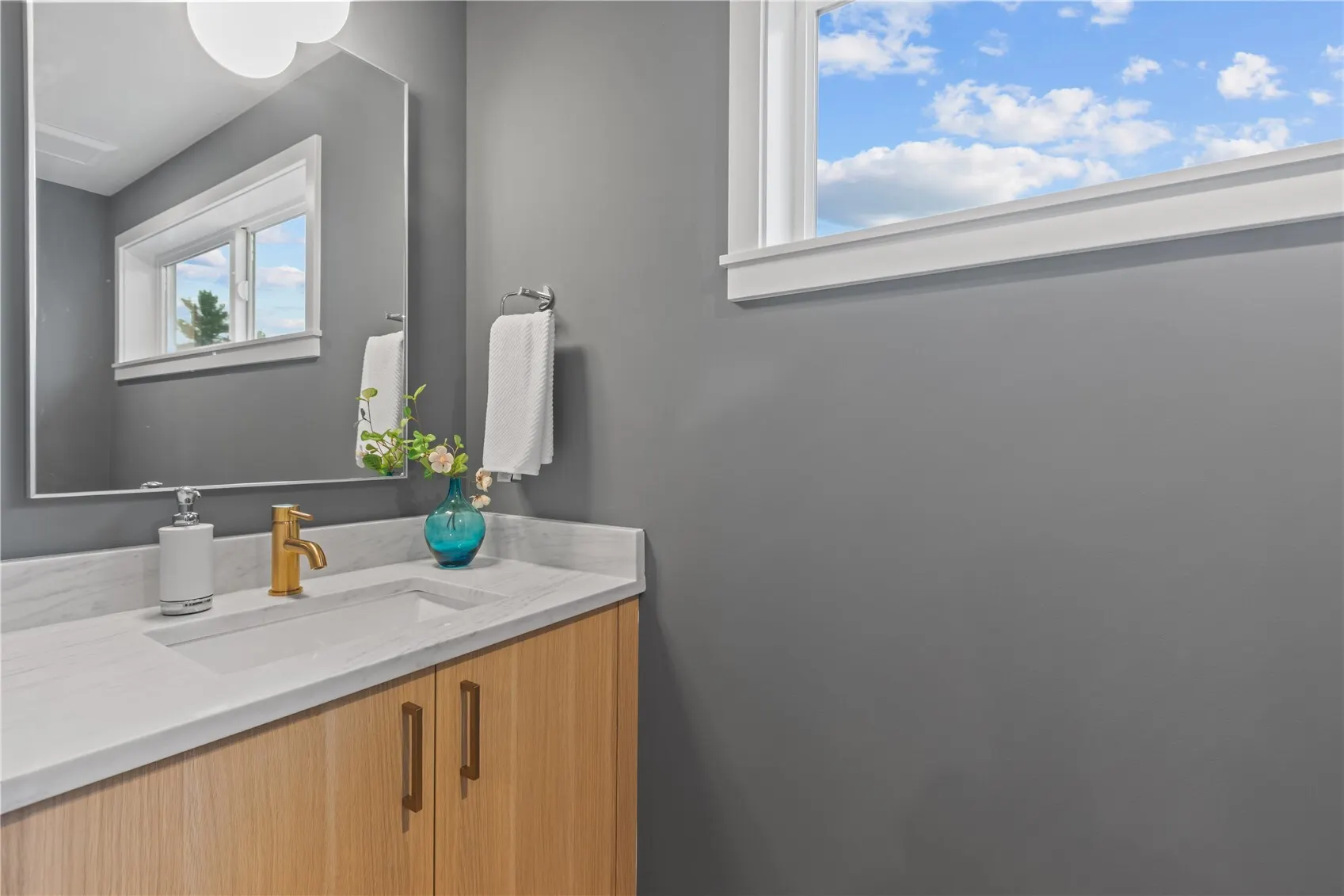 725 N 45th Street , Seattle, WA 98103