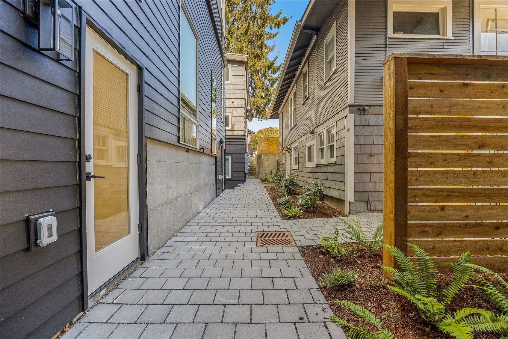 3118 Queen Anne Avenue N, Seattle, WA 98109
