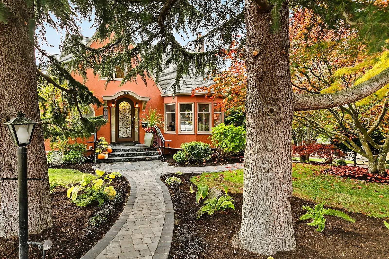 3639 Magnolia Boulevard W, Seattle, WA 98199