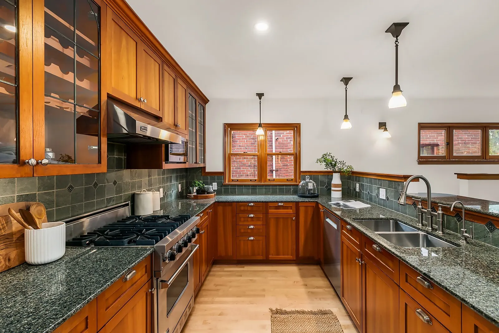 3639 Magnolia Boulevard W, Seattle, WA 98199
