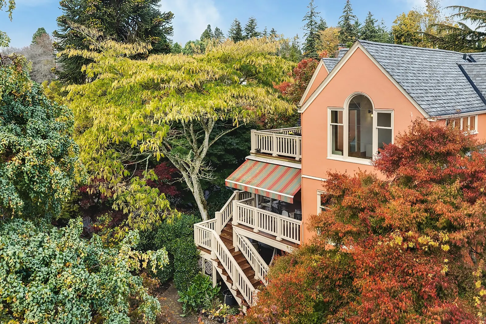 3639 Magnolia Boulevard W, Seattle, WA 98199