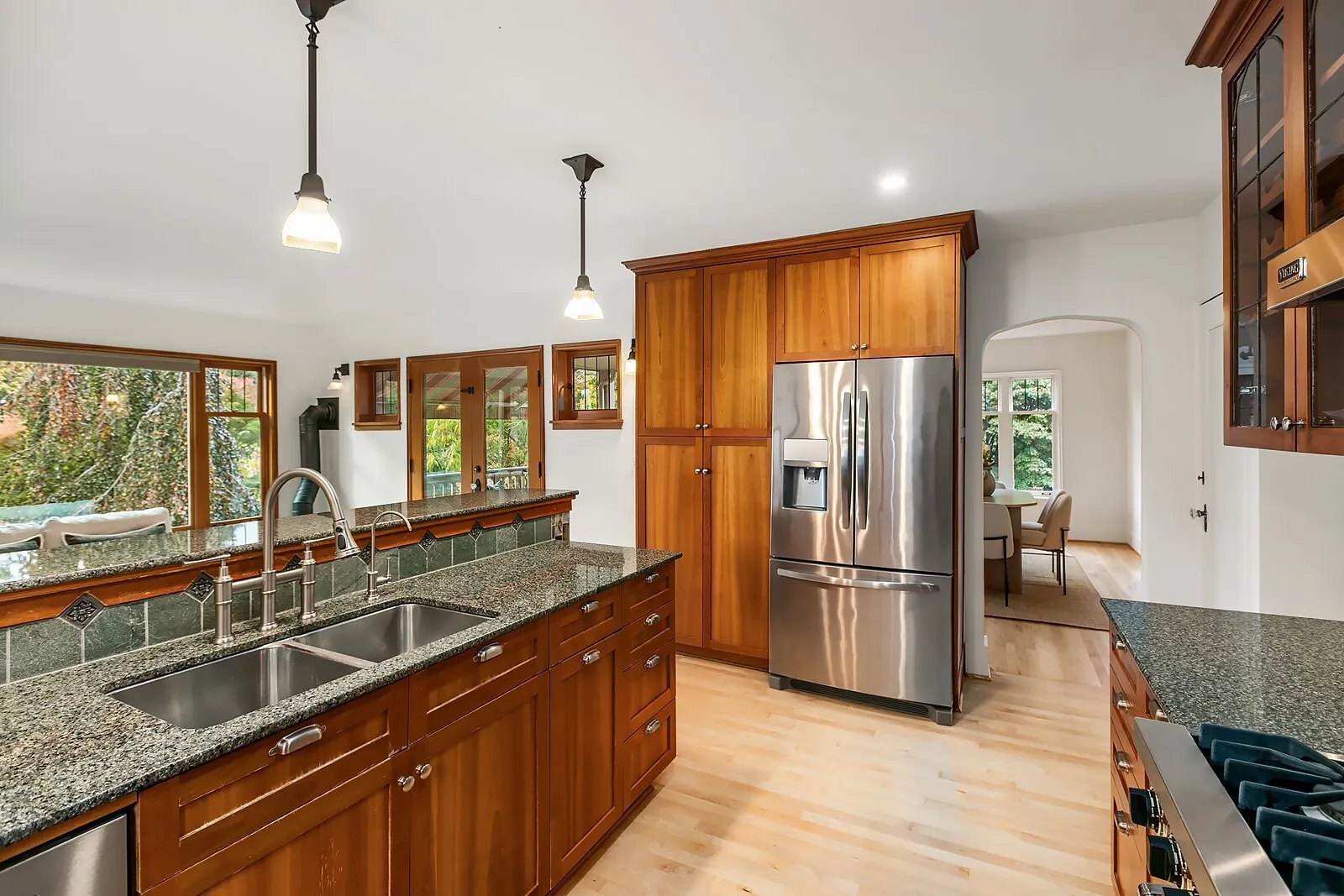 3639 Magnolia Boulevard W, Seattle, WA 98199