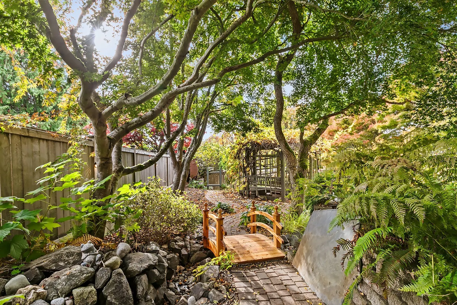 3639 Magnolia Boulevard W, Seattle, WA 98199