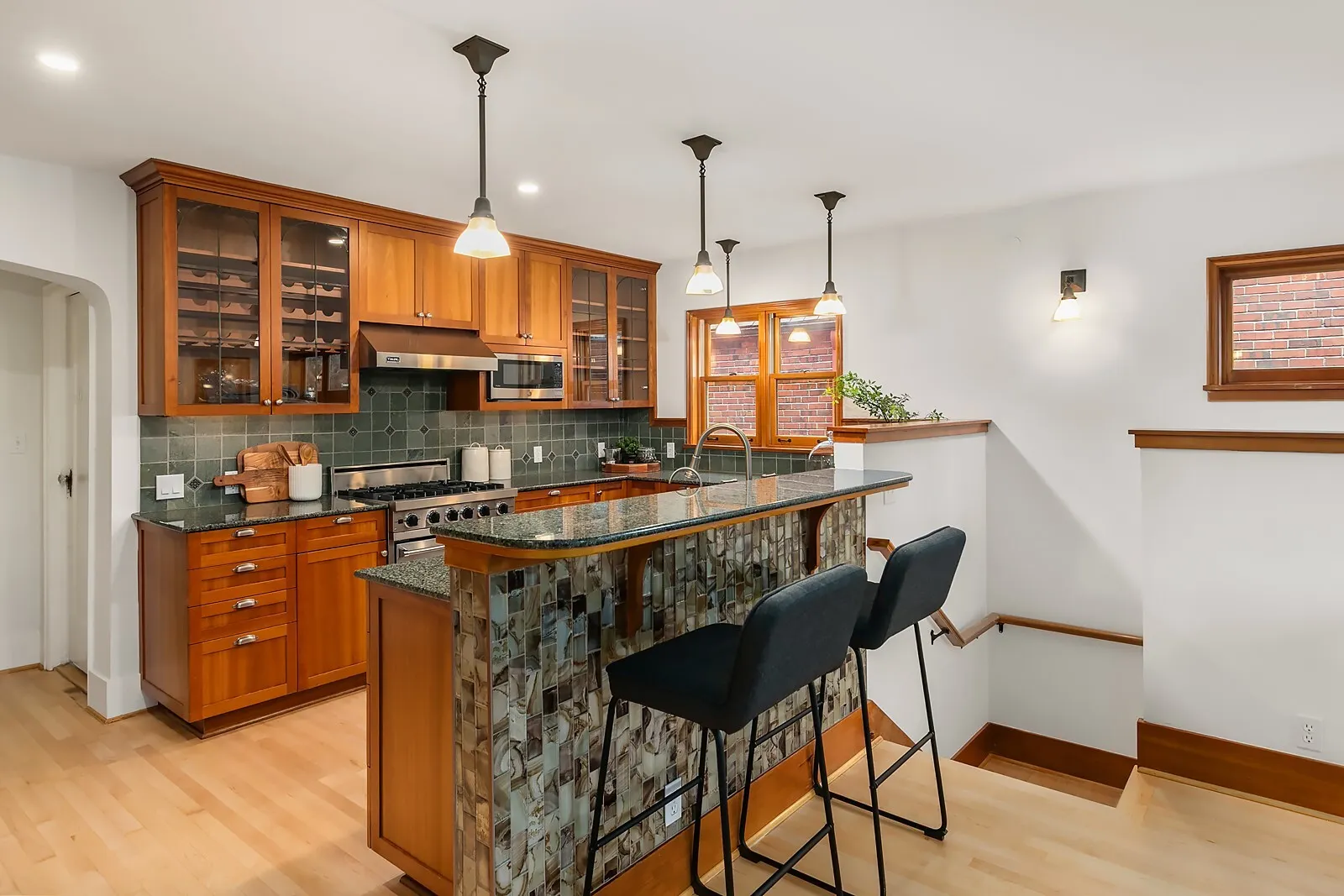 3639 Magnolia Boulevard W, Seattle, WA 98199