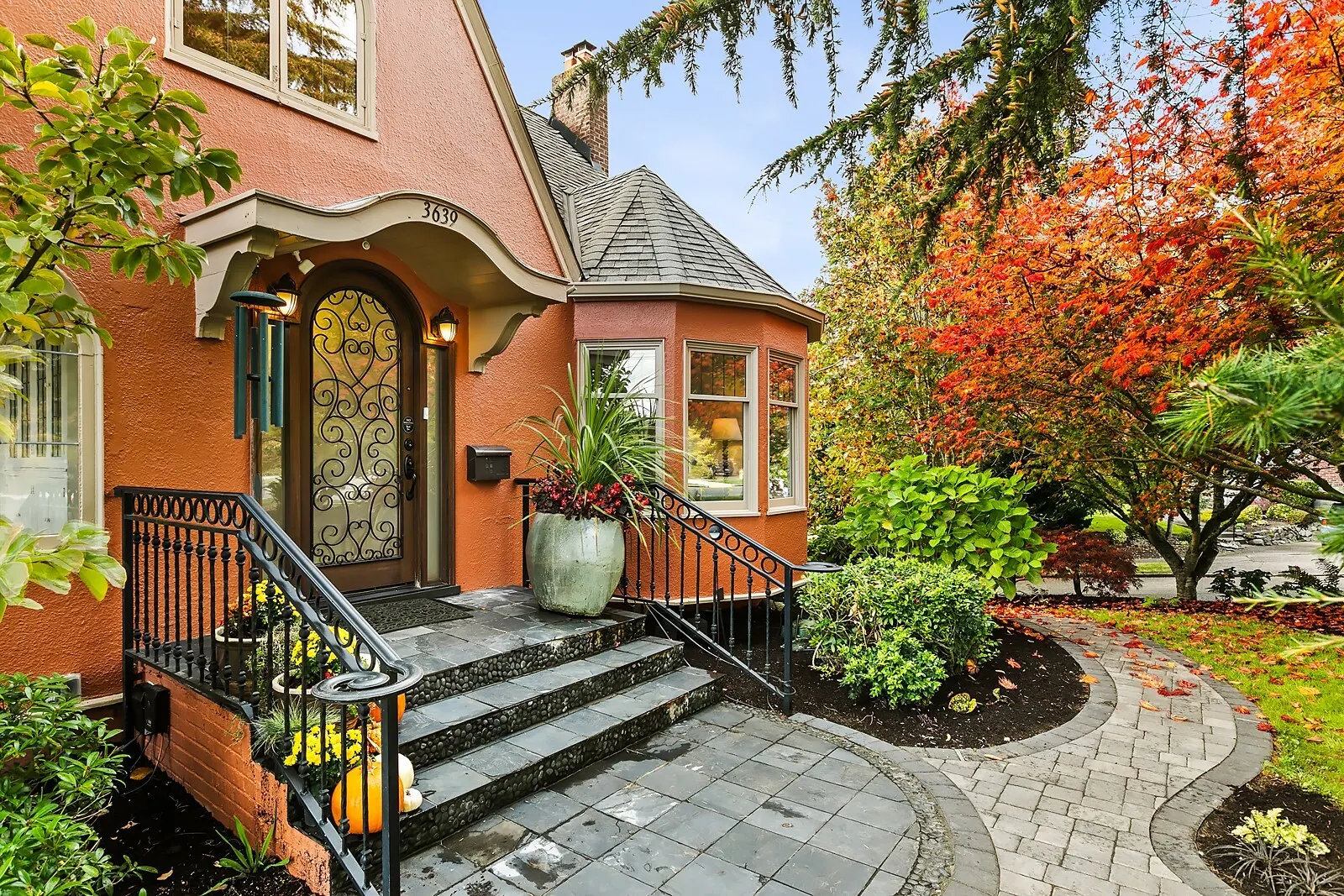 3639 Magnolia Boulevard W, Seattle, WA 98199