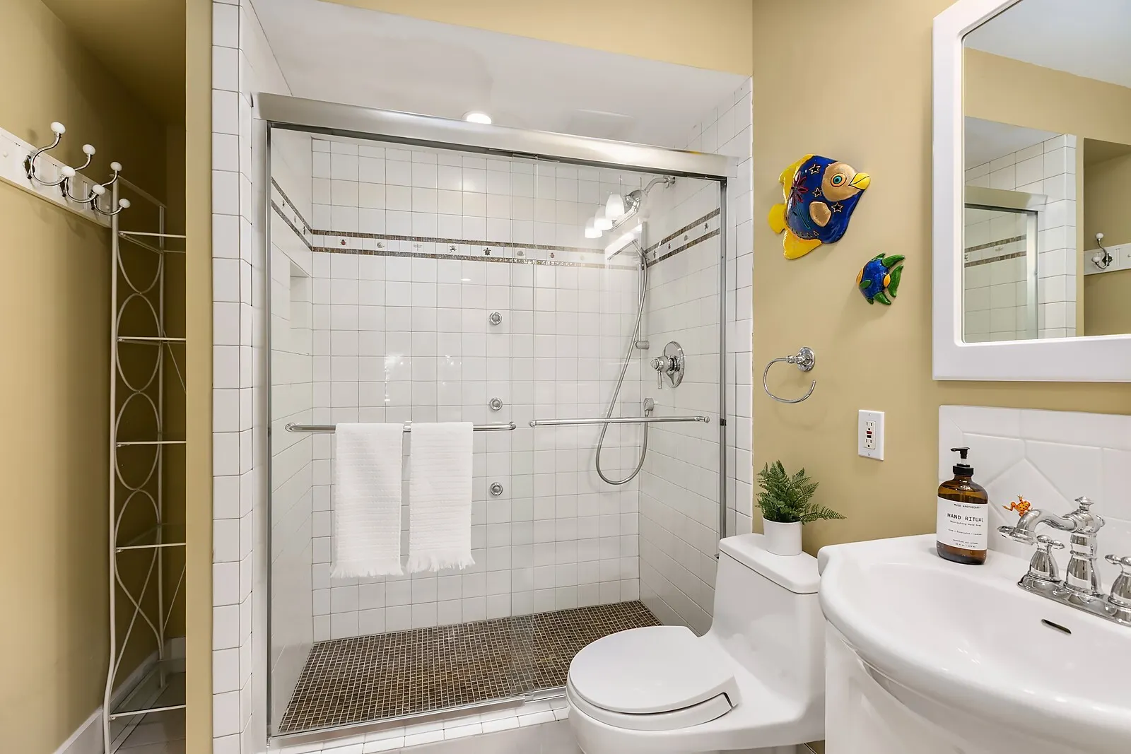 3639 Magnolia Boulevard W, Seattle, WA 98199