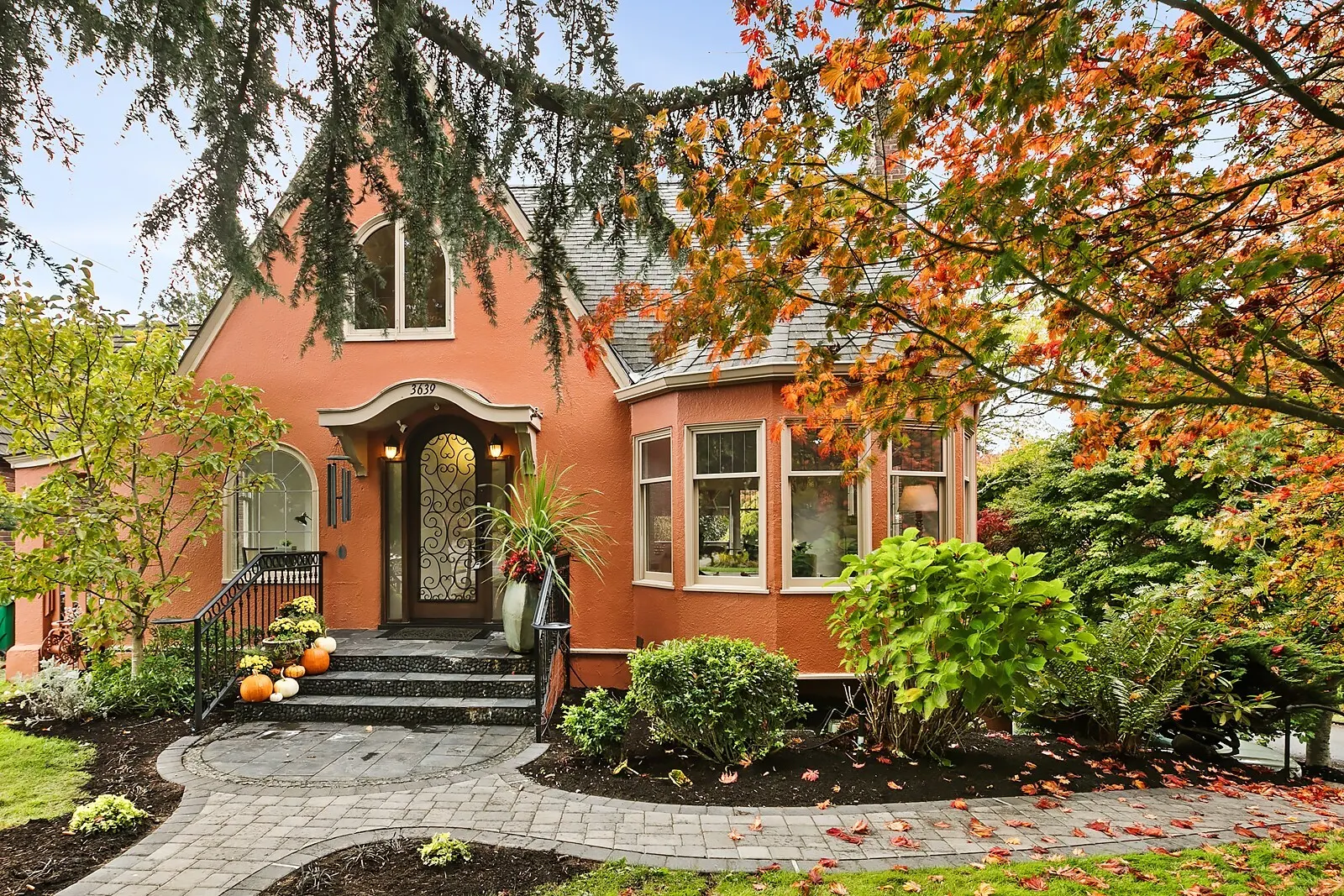 3639 Magnolia Boulevard W, Seattle, WA 98199
