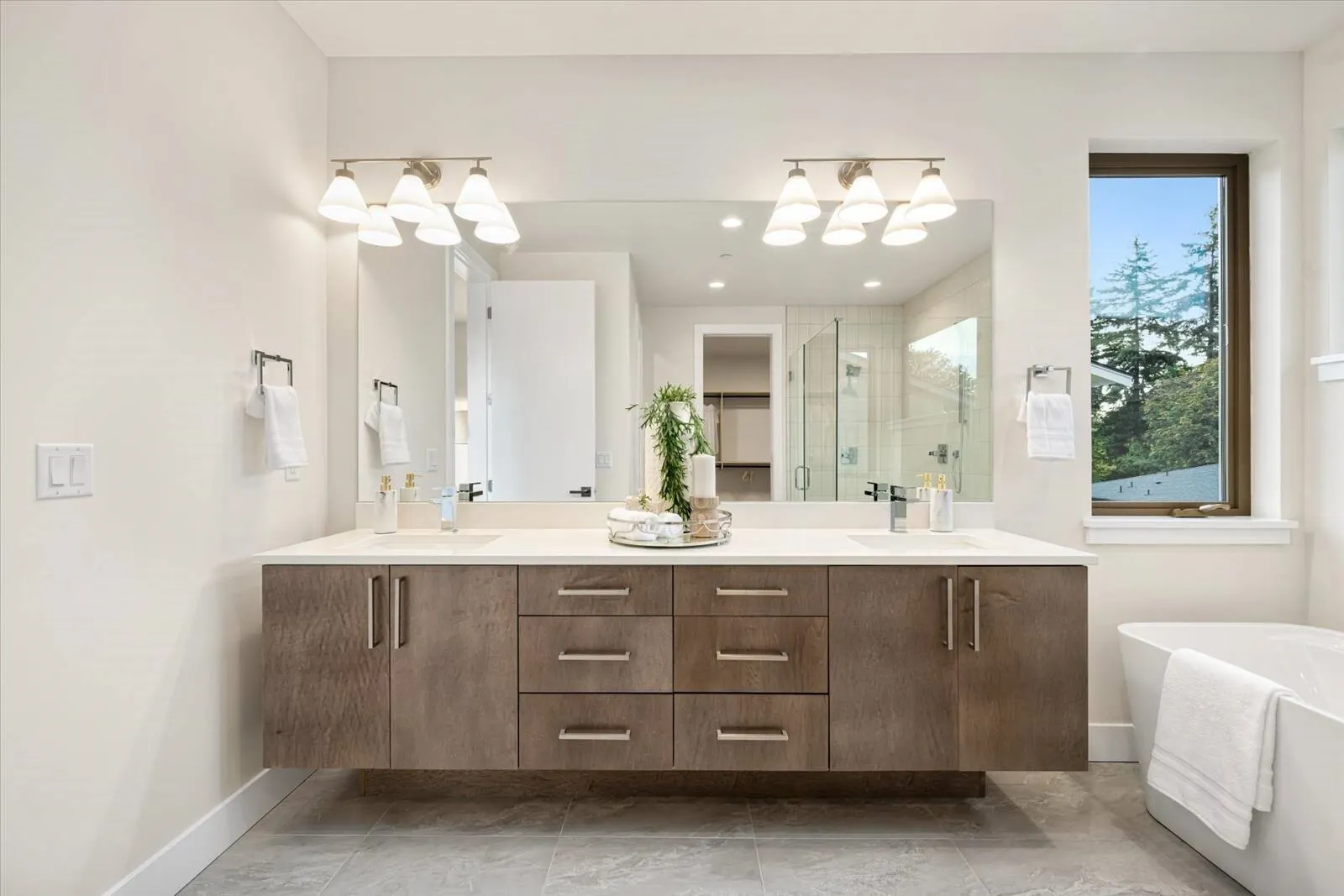 10205 125th Avenue NE, Kirkland, WA 98033