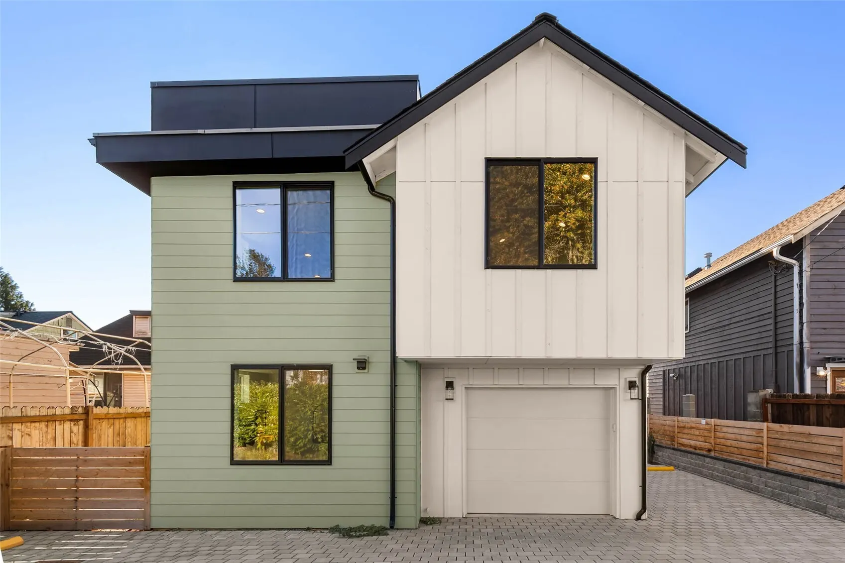 516 N 102nd Street , Seattle, WA 98133