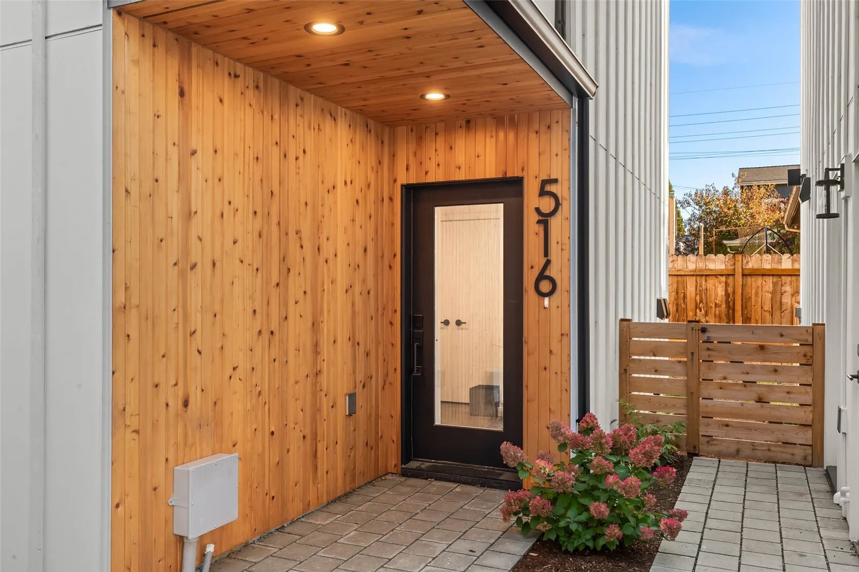516 N 102nd Street , Seattle, WA 98133