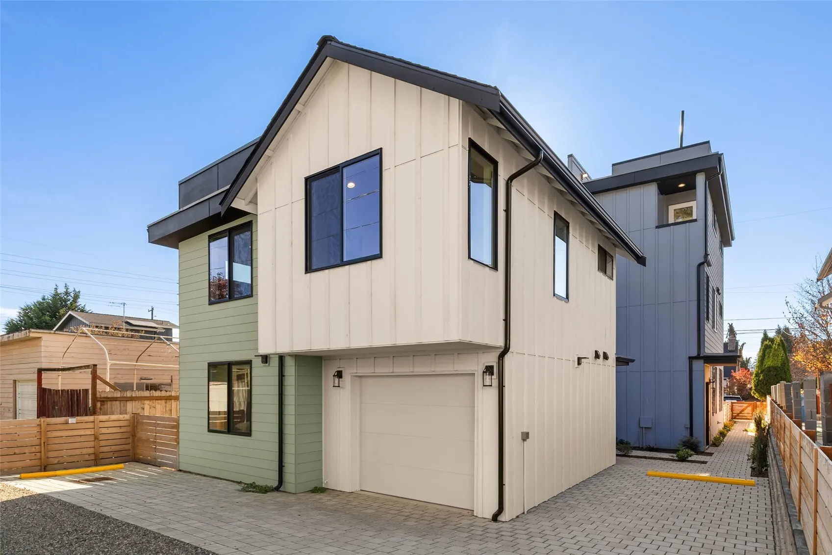 516 N 102nd Street , Seattle, WA 98133