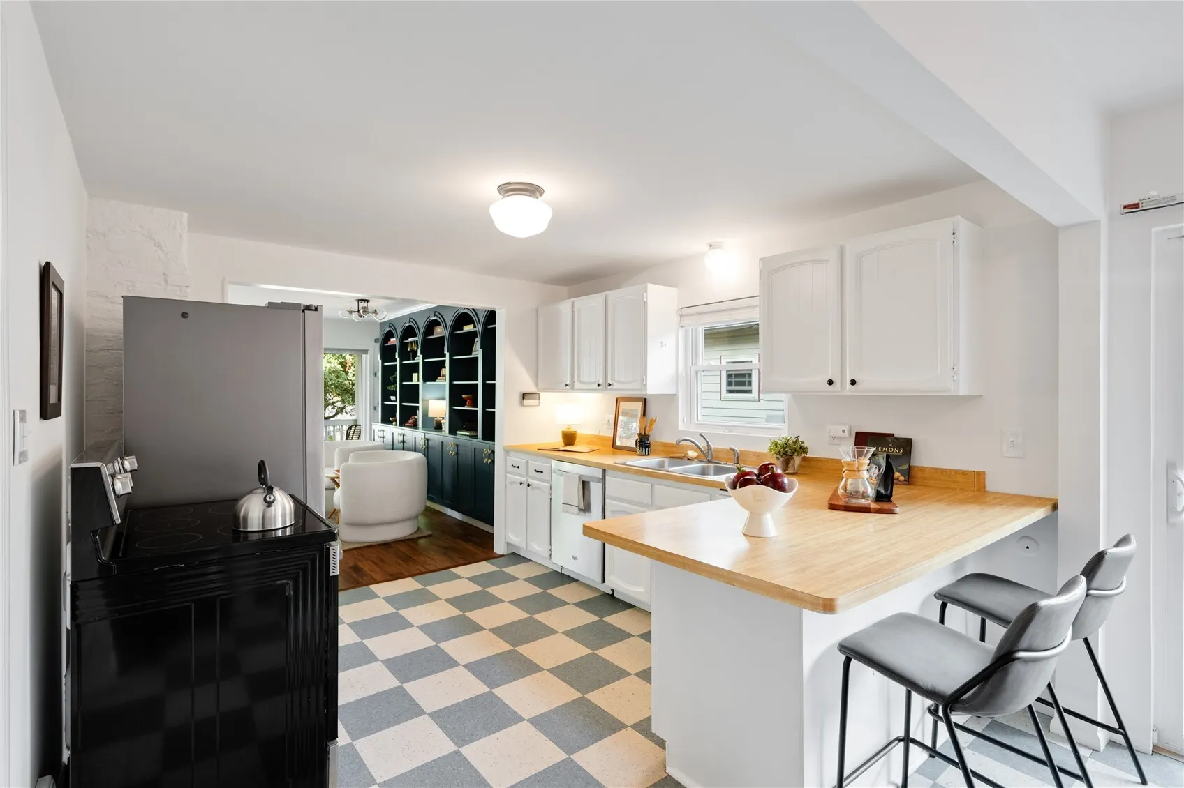 4512 6th Avenue NW, Seattle, WA 98107