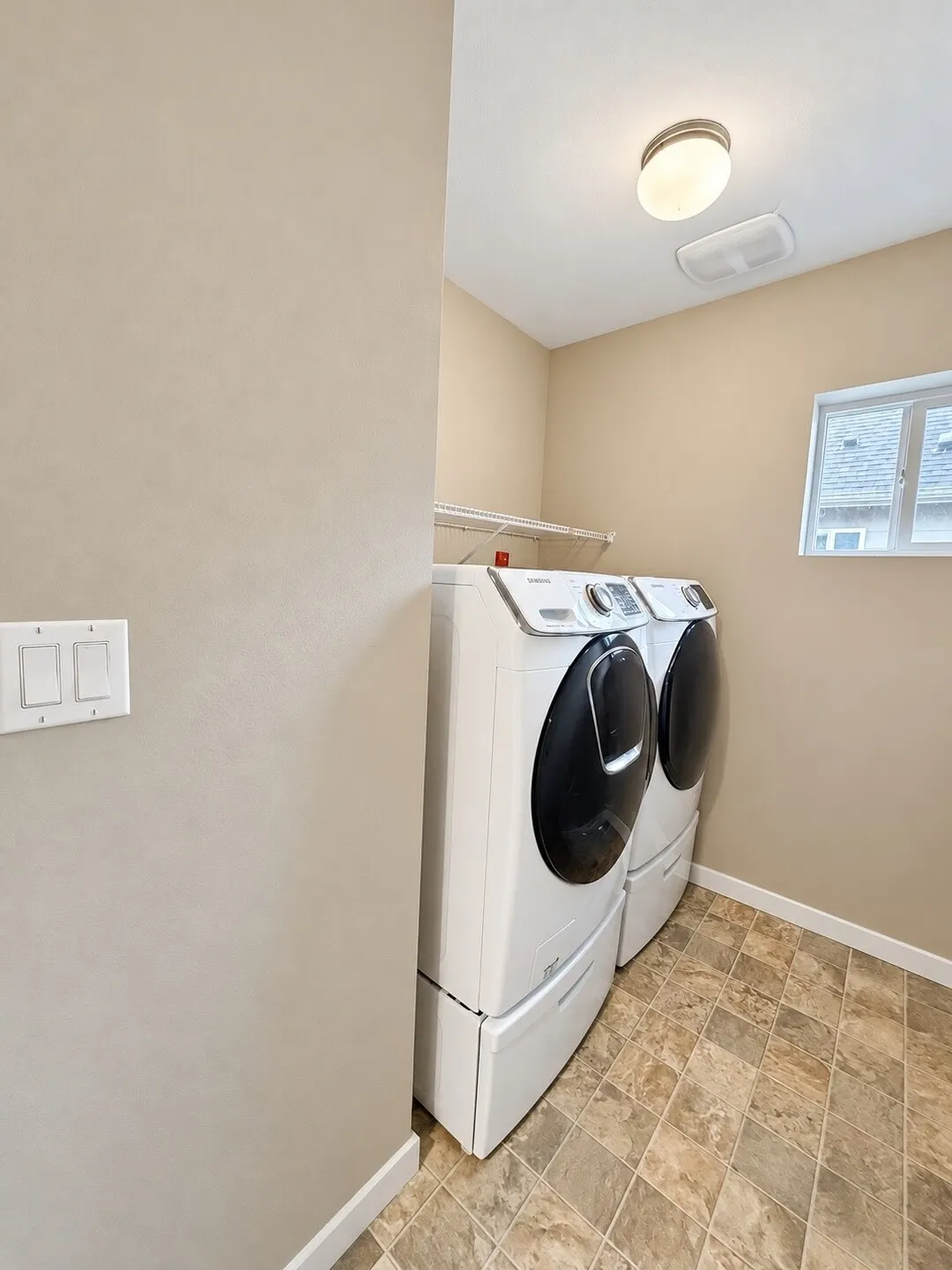 15718 2nd Lane W, Lynnwood, WA 98087