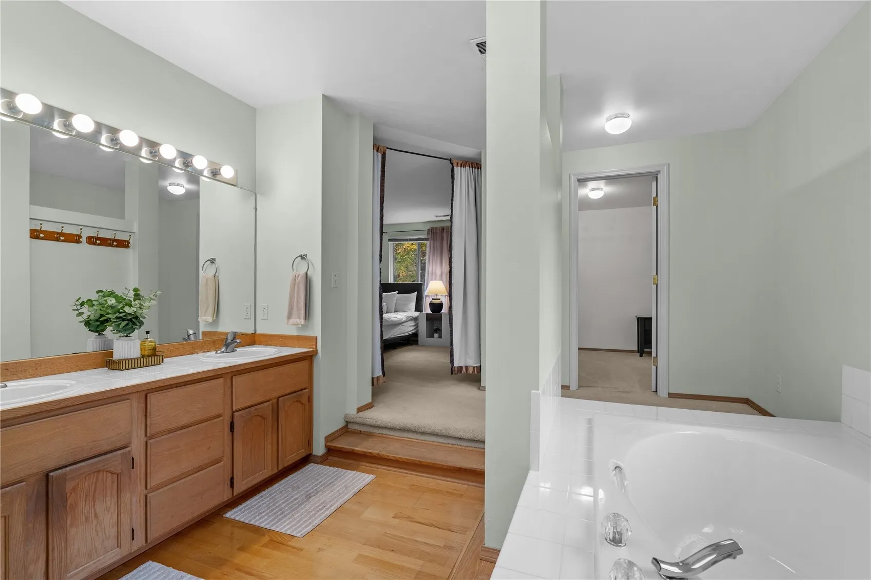 15707 138th Place SE, Renton, WA 98058