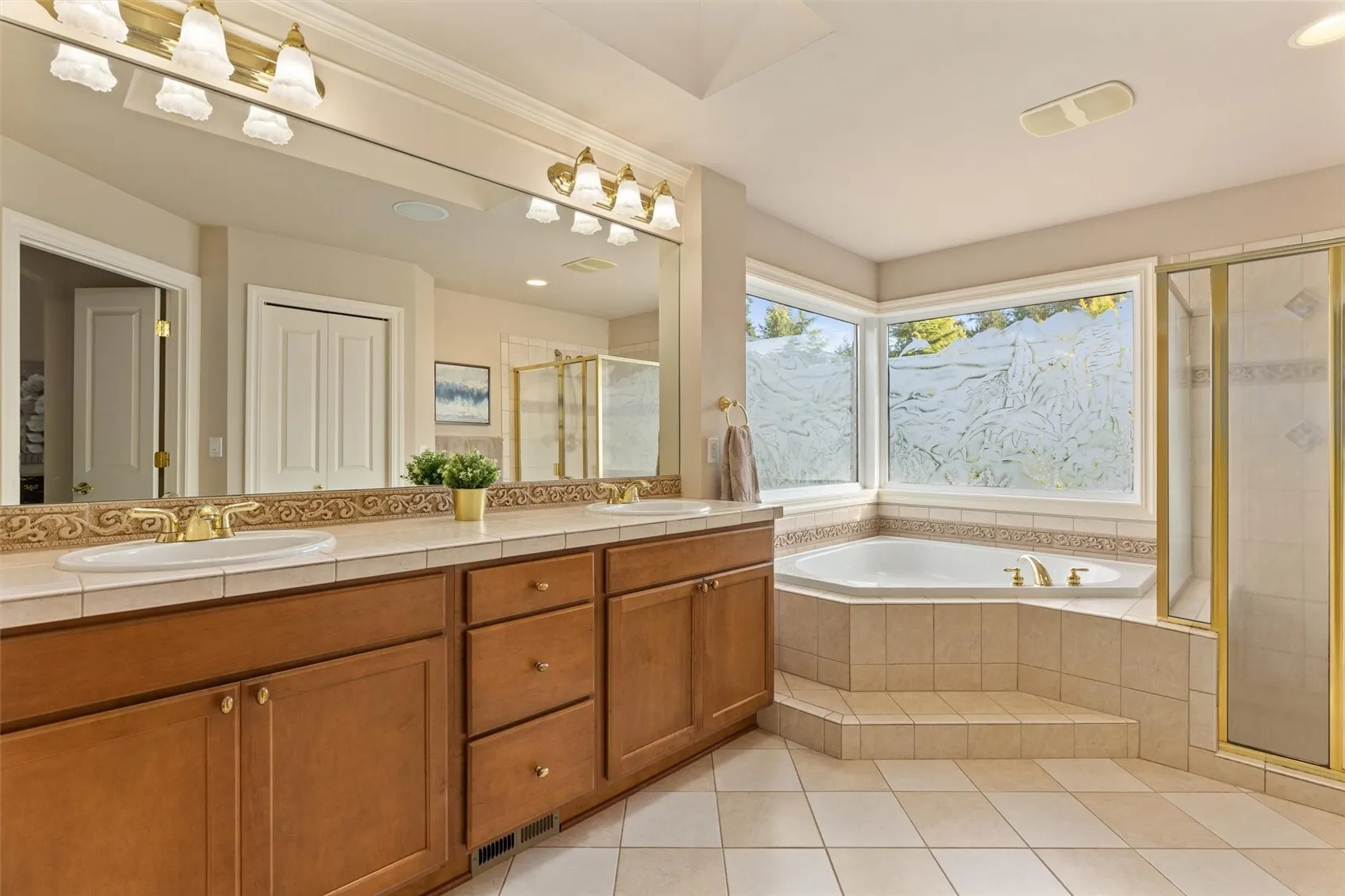 22307 NE 6th Court , Sammamish, WA 98074