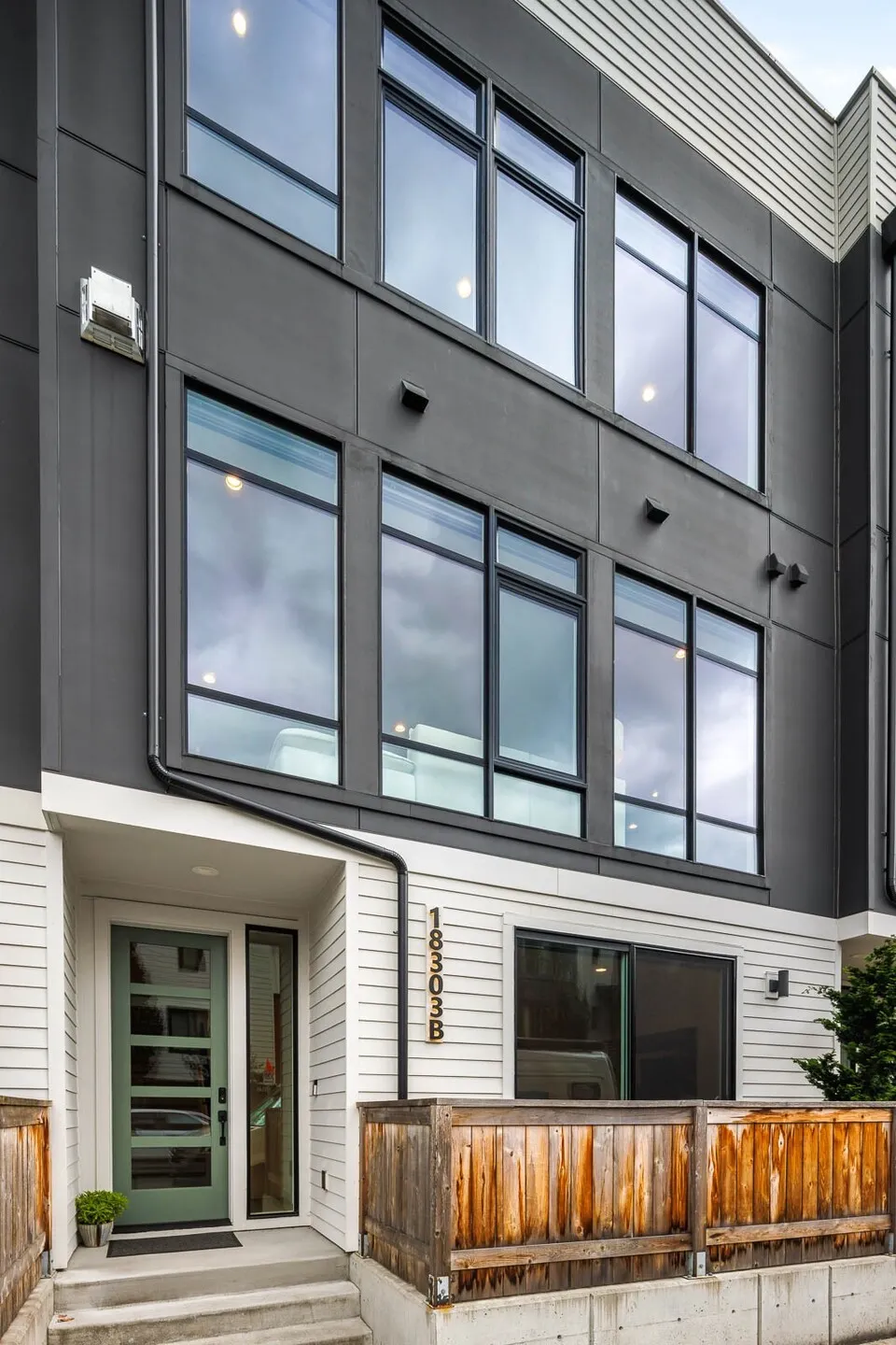 18303 96th Avenue NE #B, Bothell, WA 98011
