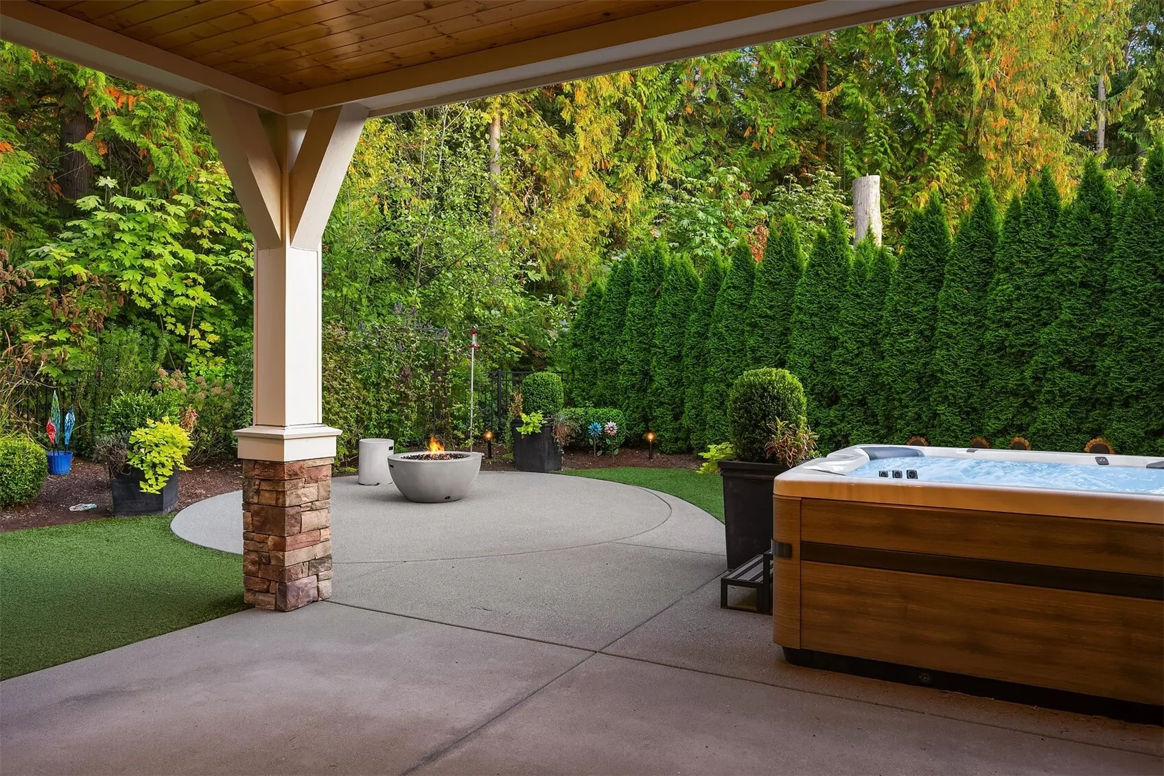 1703 NE Falls Drive , Issaquah, WA 98029-9802