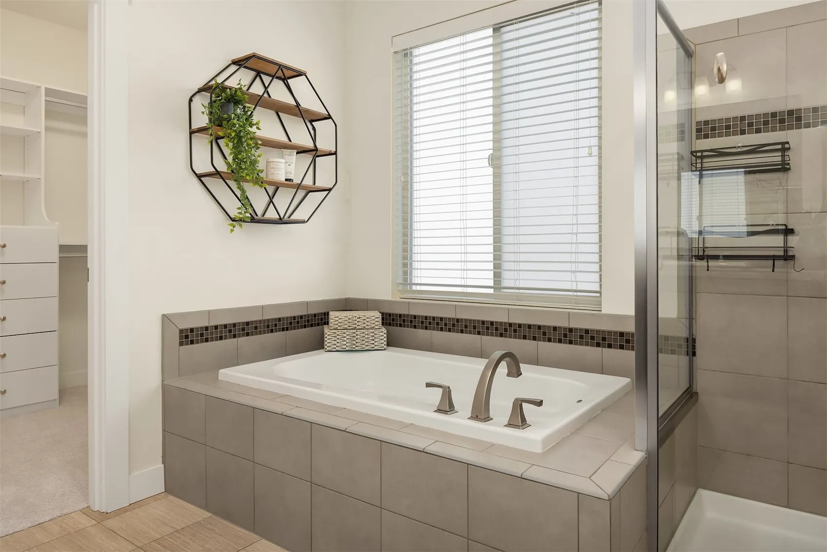 1703 NE Falls Drive , Issaquah, WA 98029-9802