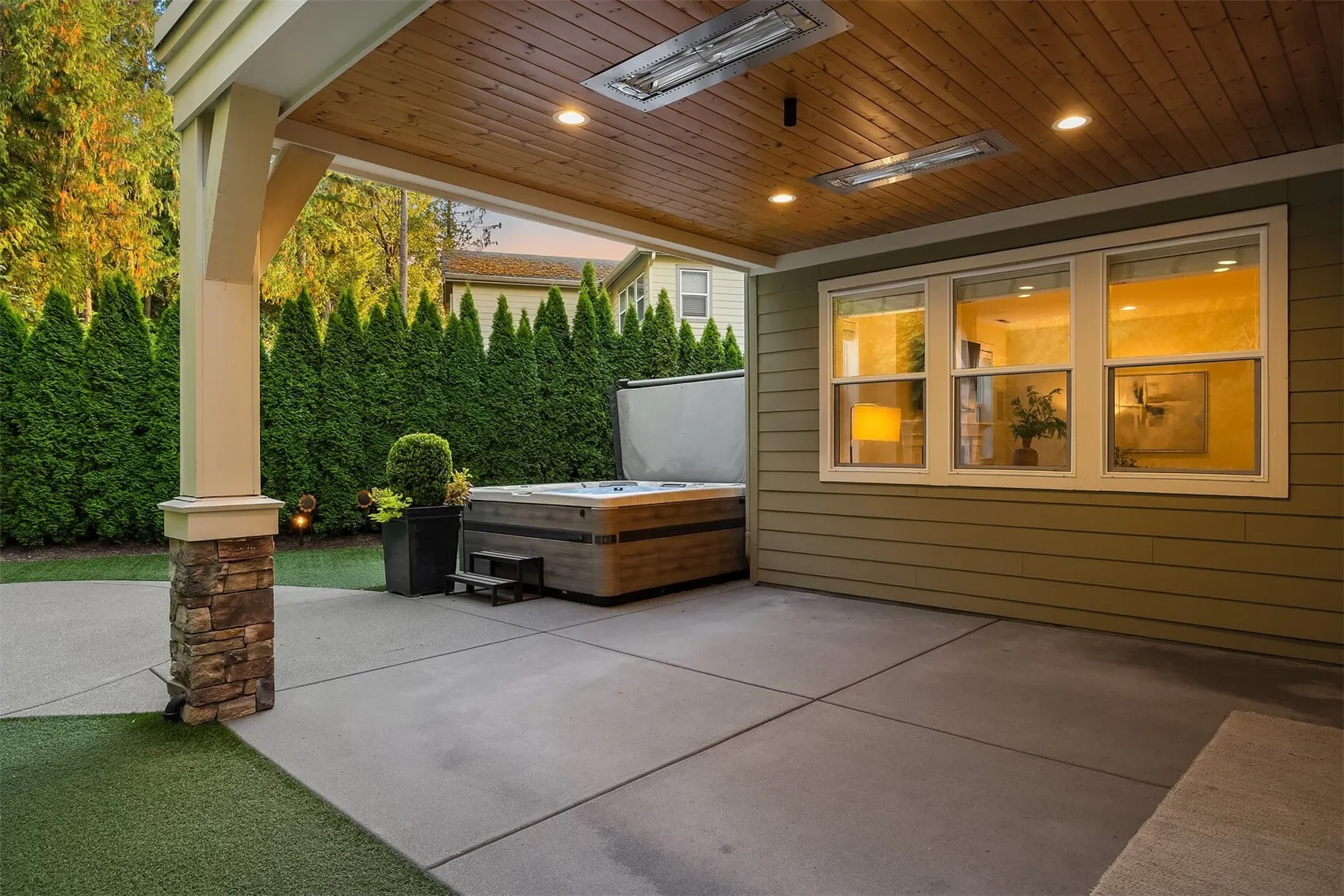 1703 NE Falls Drive , Issaquah, WA 98029-9802
