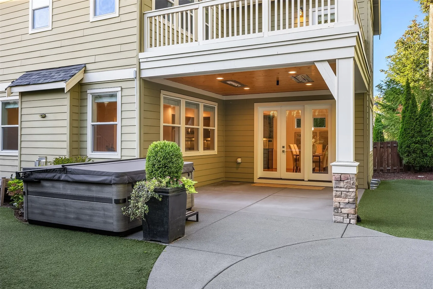 1703 NE Falls Drive , Issaquah, WA 98029-9802