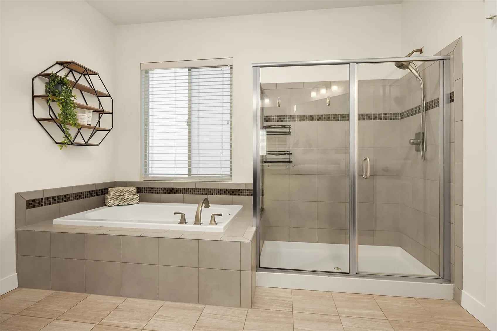 1703 NE Falls Drive , Issaquah, WA 98029-9802