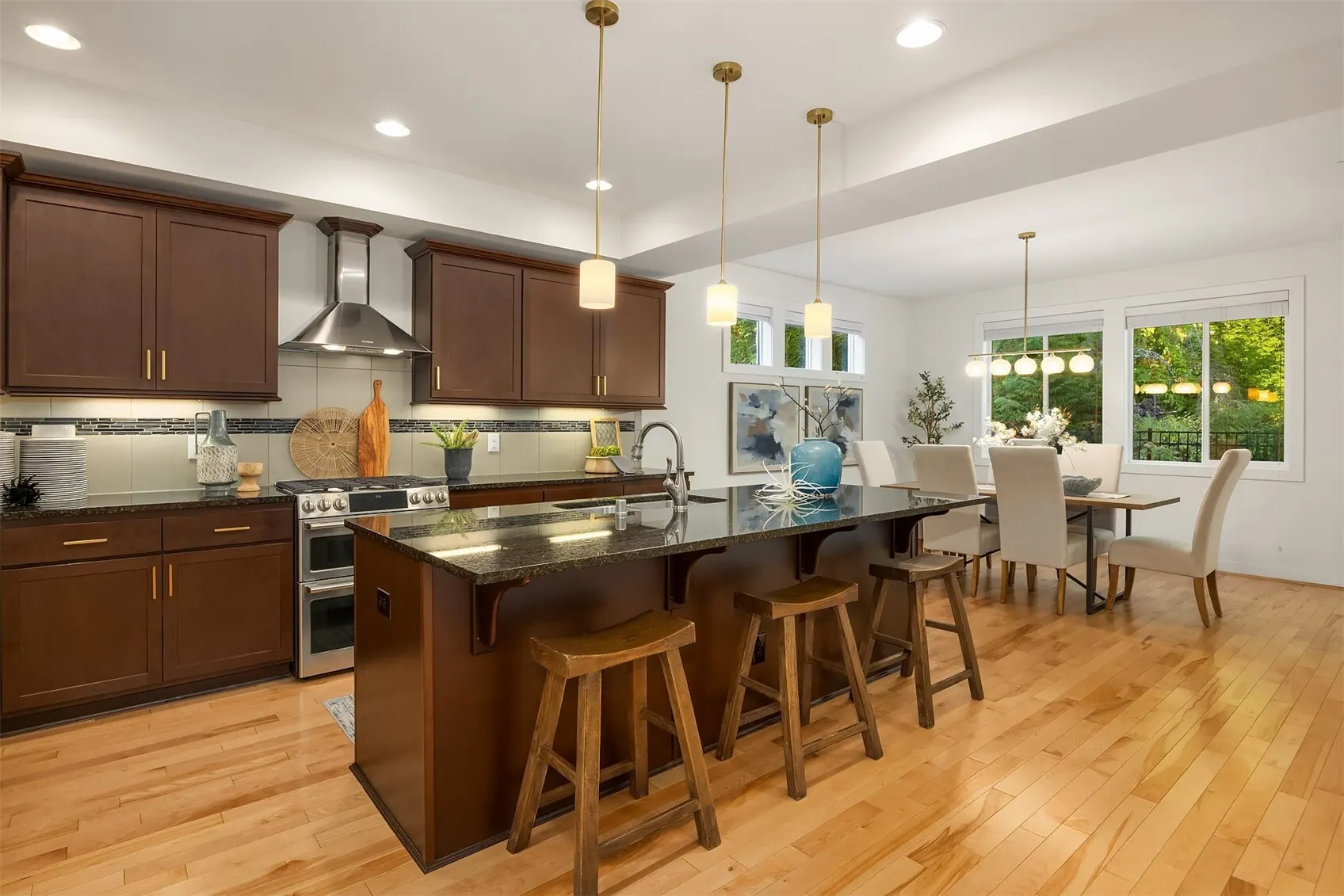 1703 NE Falls Drive , Issaquah, WA 98029-9802